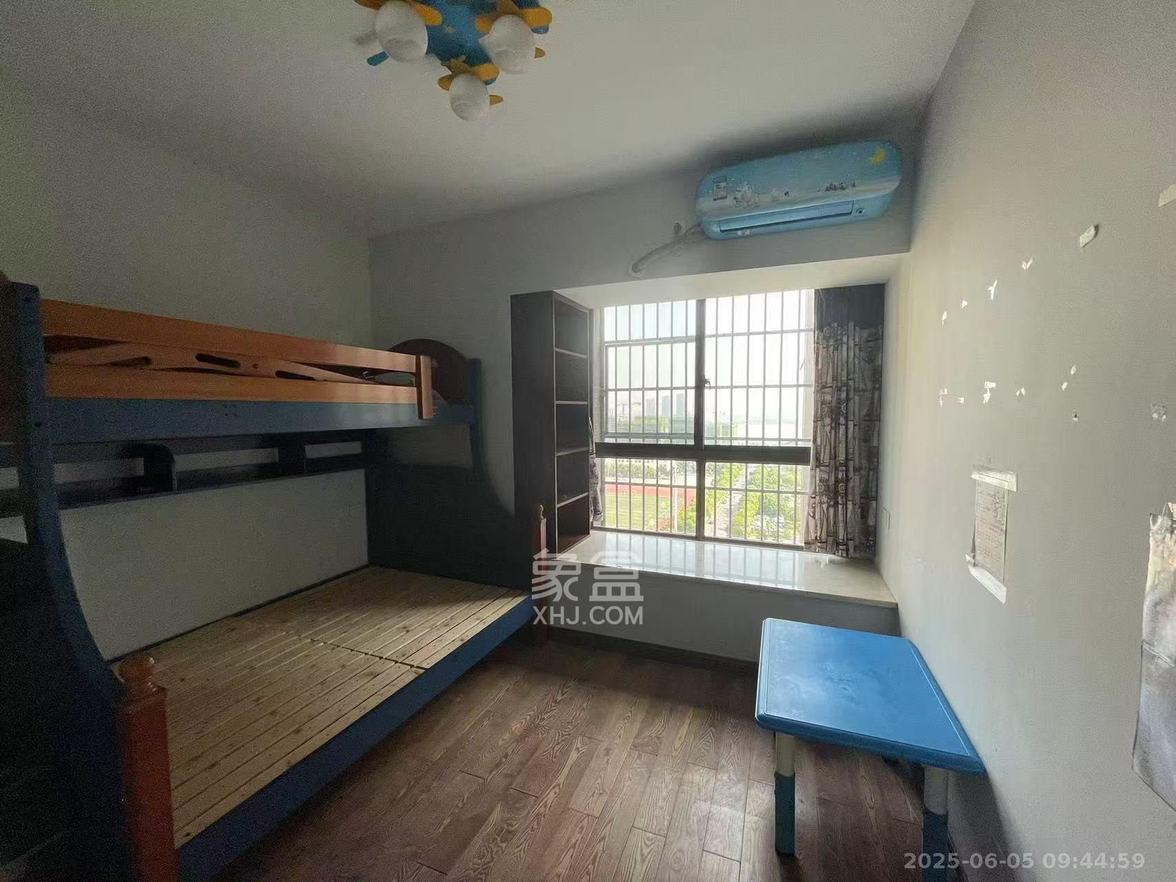 湖湾世景  4室2厅2卫   2800.00元/月室内图