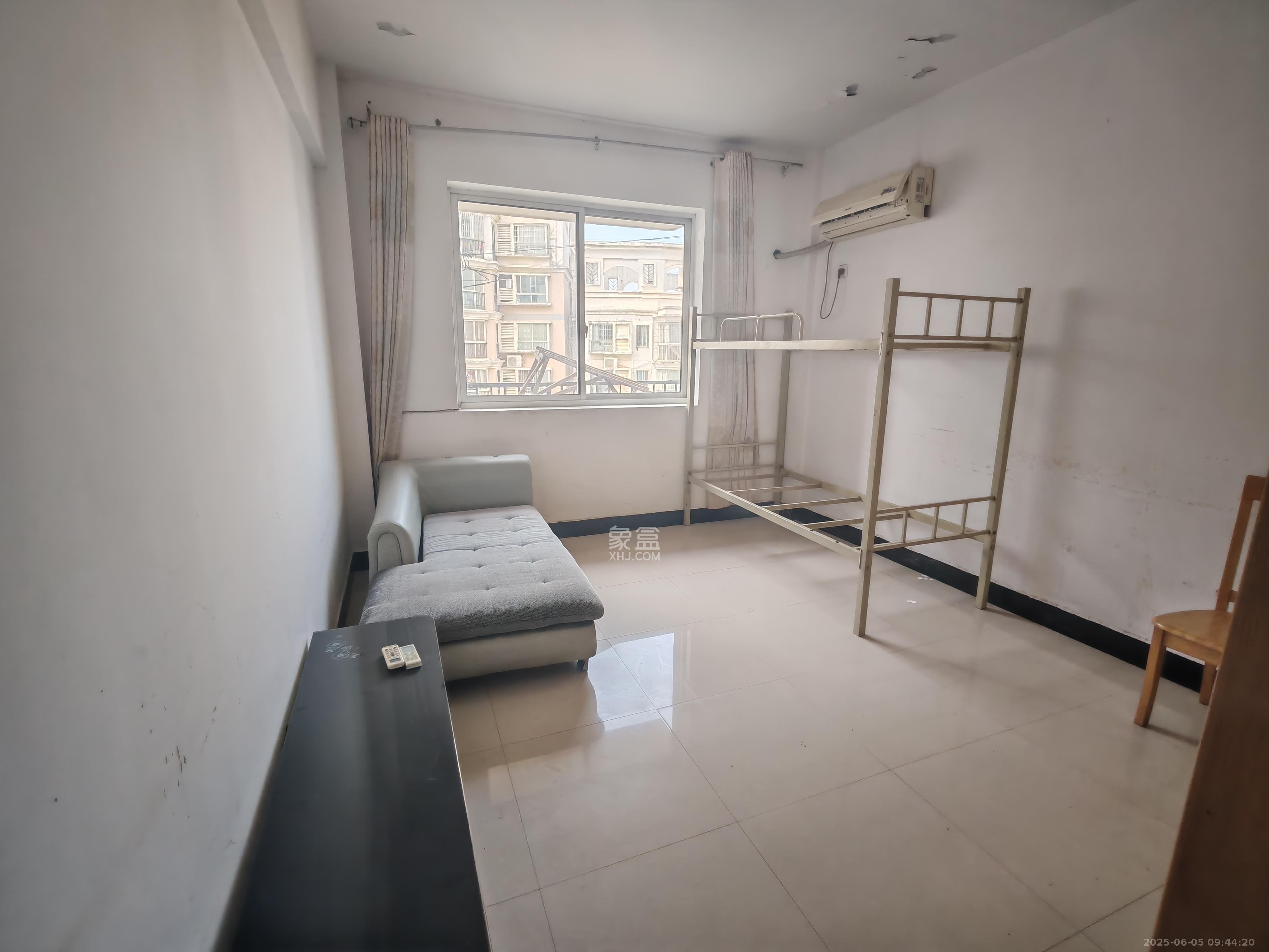 城市山水豪园(山水城市风景) 3室2厅2卫 2200.0元/月 城市山水豪园(山水城市风景) 3室2厅2卫 2200.0元/月室内图