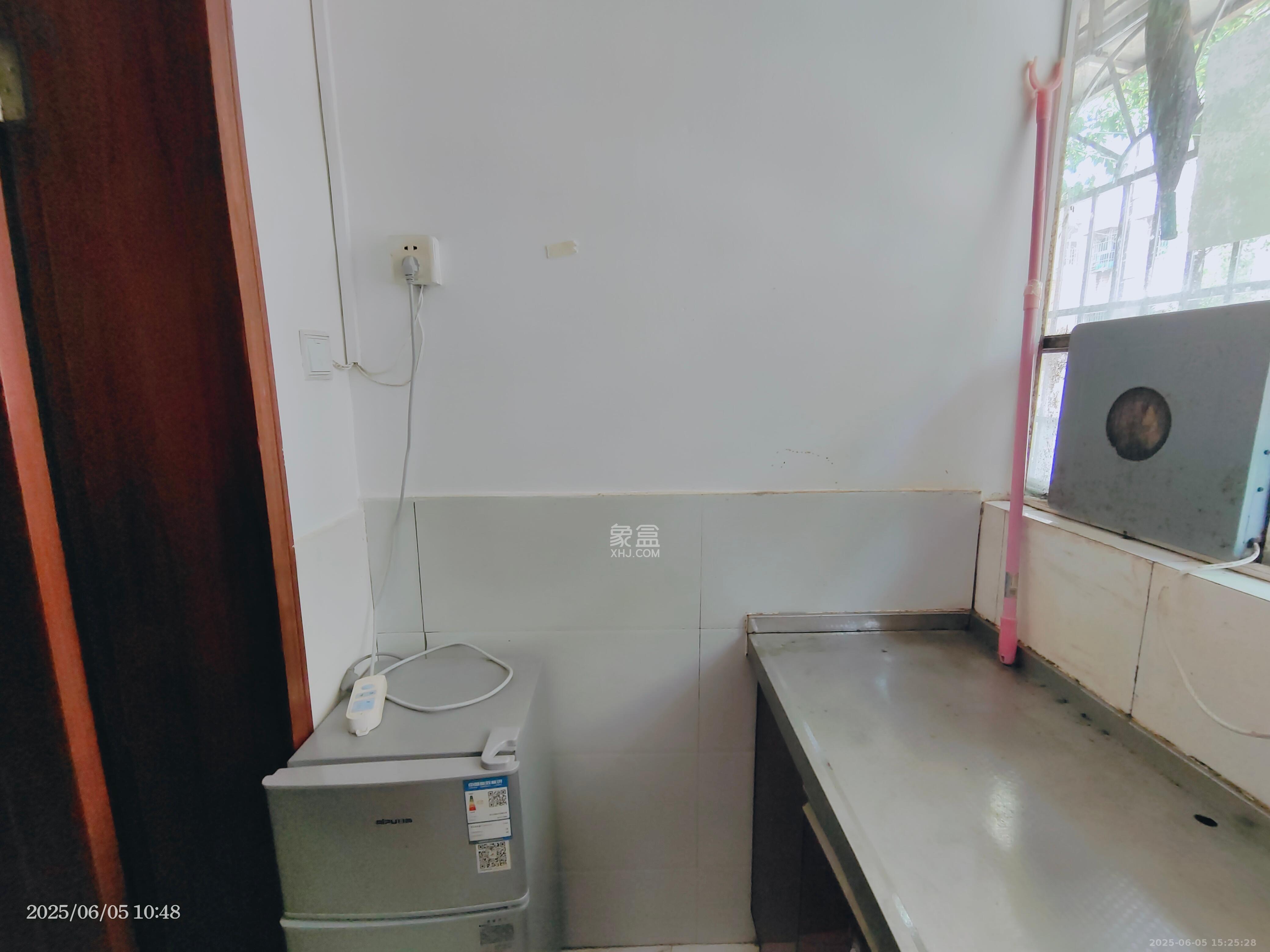 黄泥岭社区 1室2厅1卫 800.0元/月 黄泥岭社区 1室2厅1卫 800.0元/月室内图