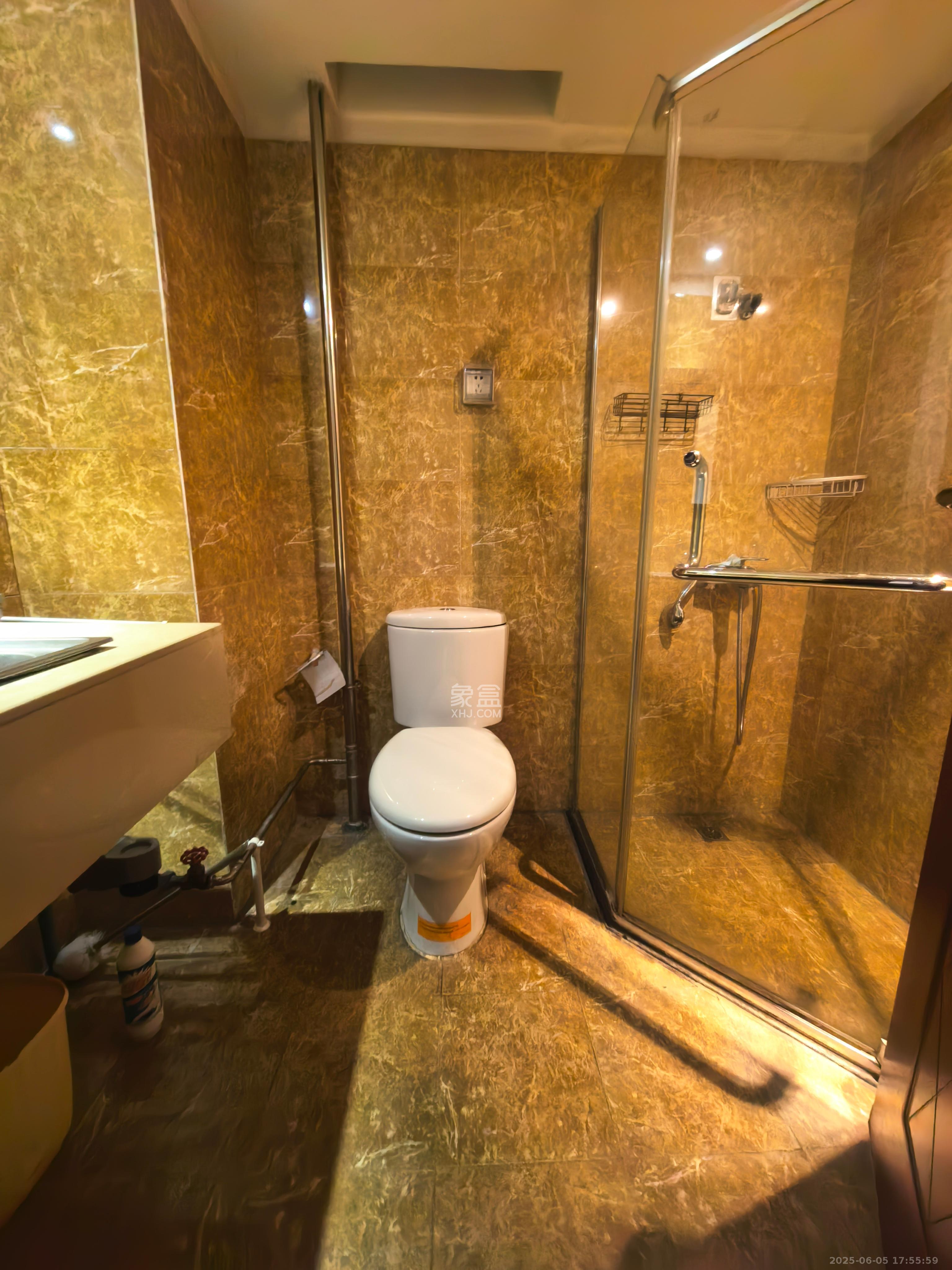 东塘瑞府  1室1厅1卫    1800.0元/月 东塘瑞府  1室1厅1卫    1800.0元/月室内图