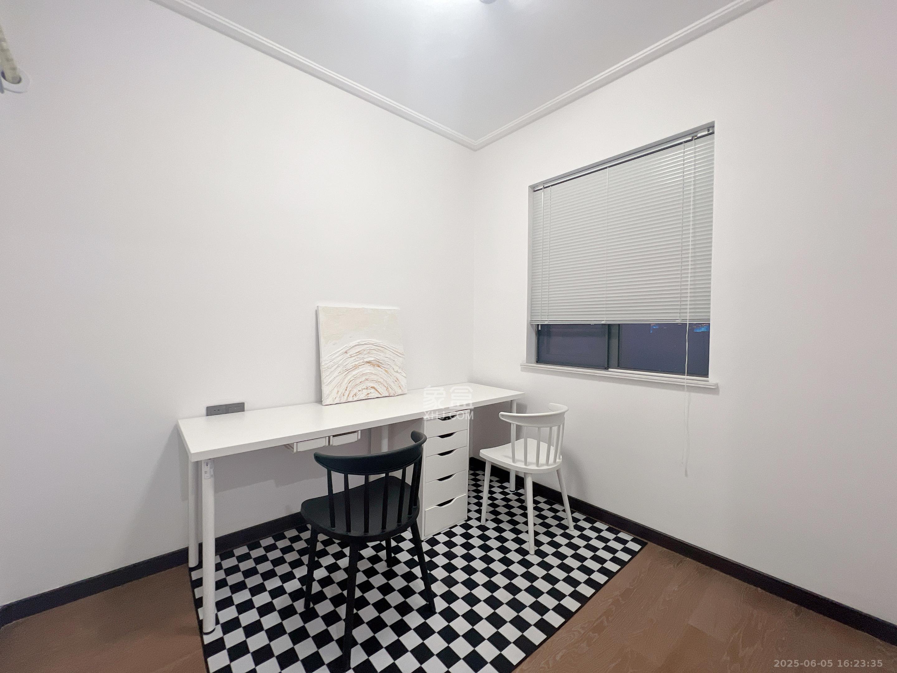 卓越中寰  3室2厅2卫    5000.0元/月 卓越中寰  3室2厅2卫    5000.0元/月室内图