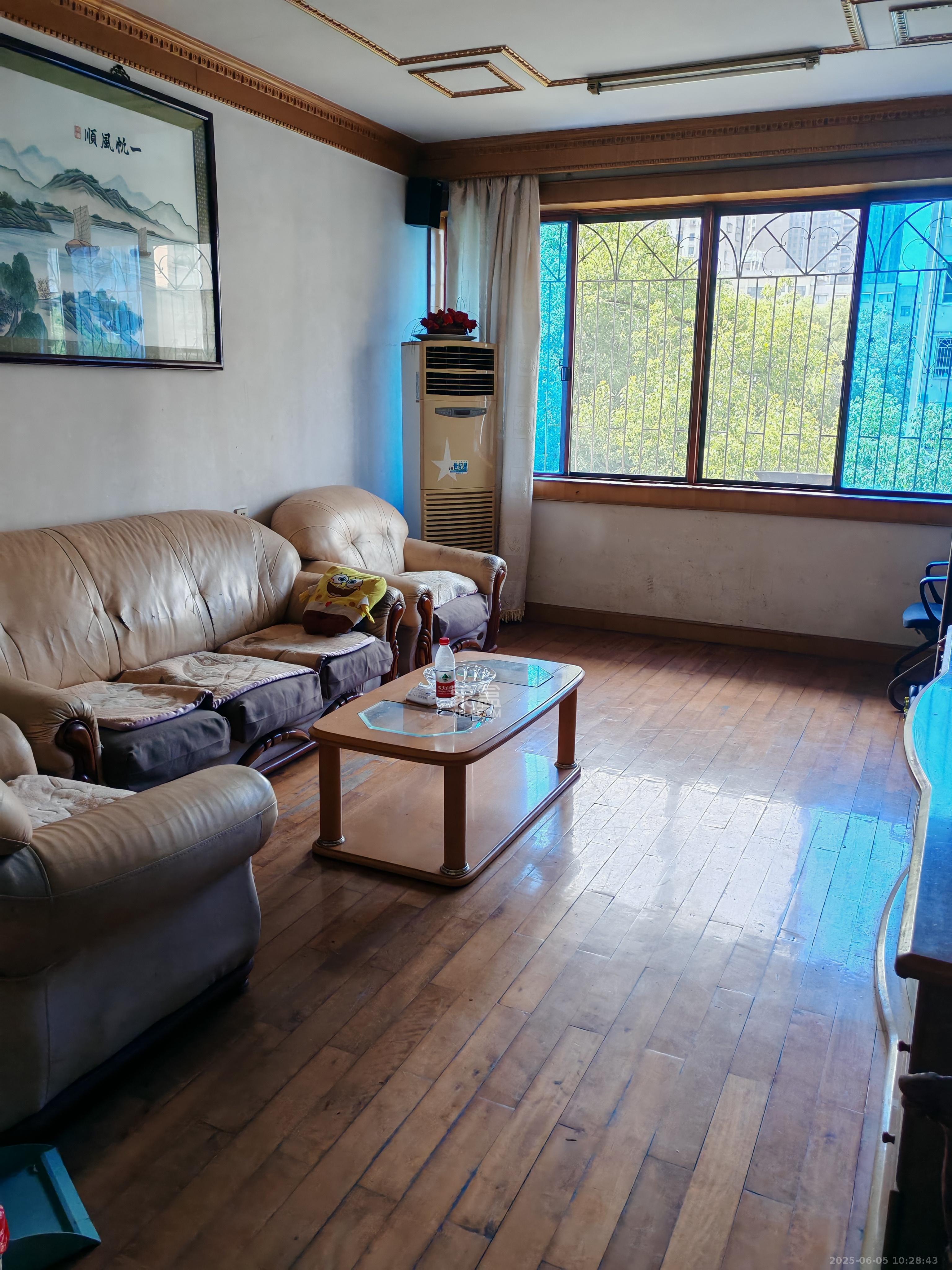 营山佳园 3室2厅1卫 1900.0元/月 营山佳园 3室2厅1卫 1900.0元/月室内图