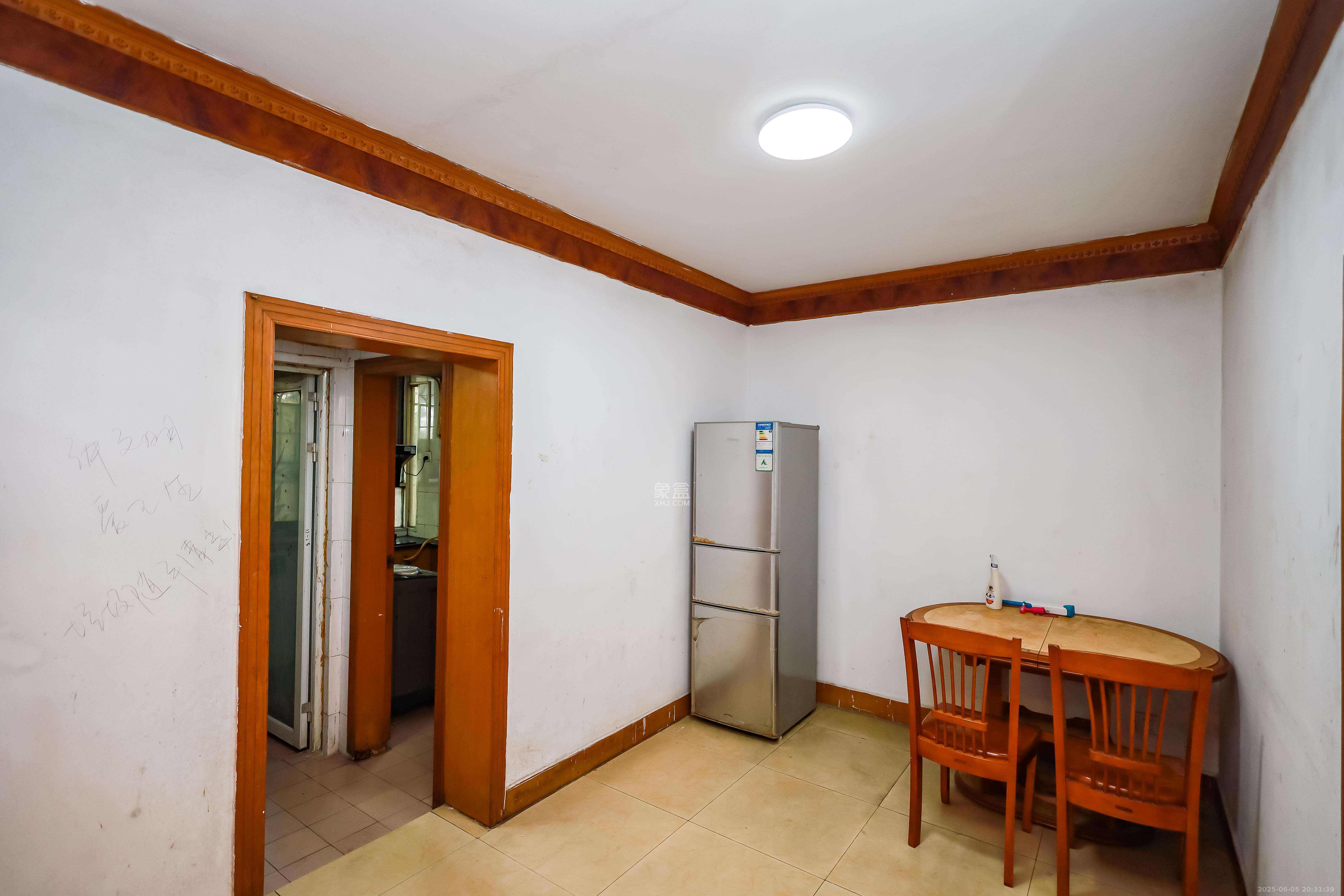 湘卫花苑 3室2厅1卫 78.8万 湘卫花苑 3室2厅1卫 78.8万客厅