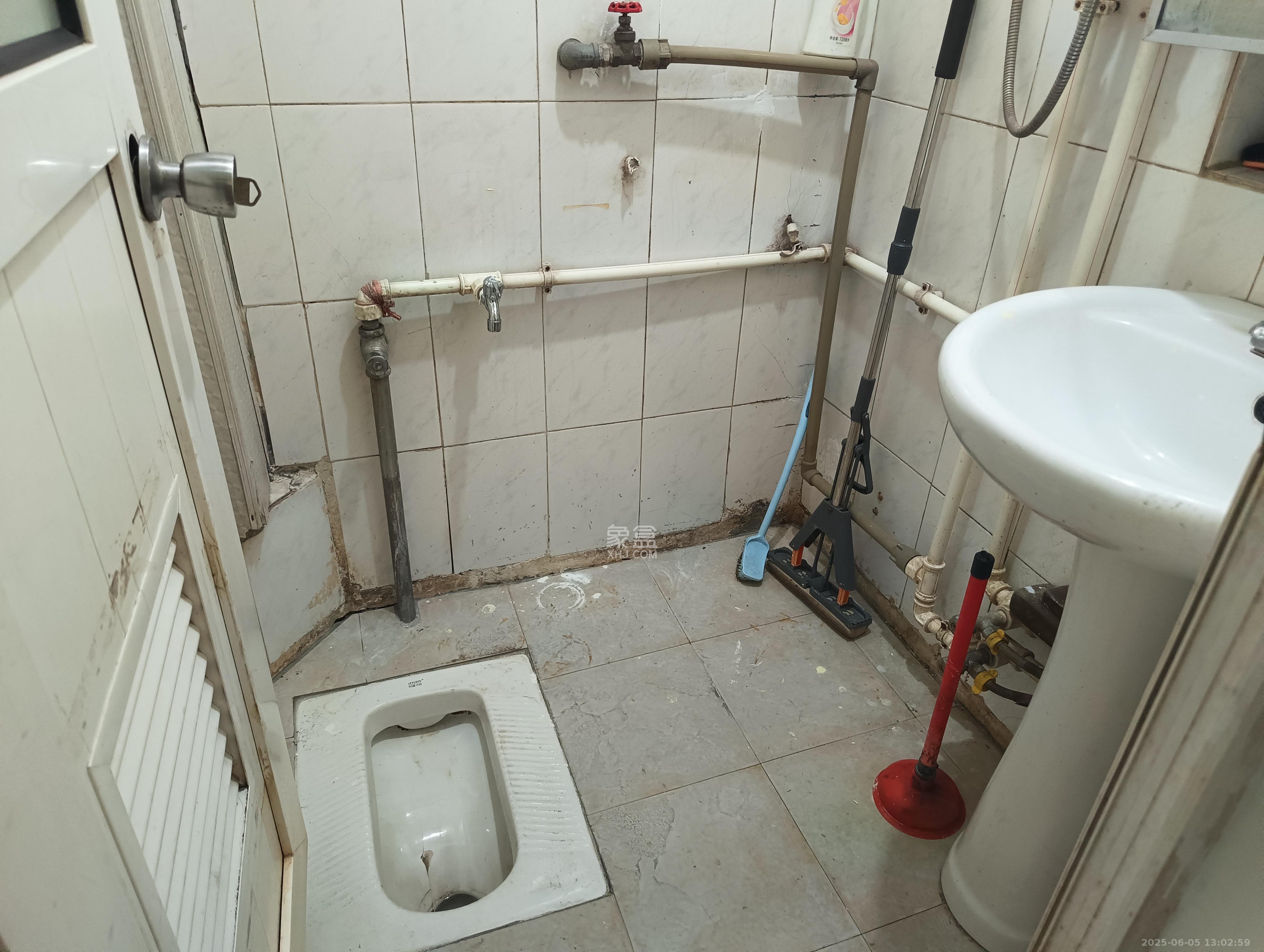 省政府机关二院 2室1厅1卫 2000.0元/月 省政府机关二院 2室1厅1卫 2000.0元/月室内图