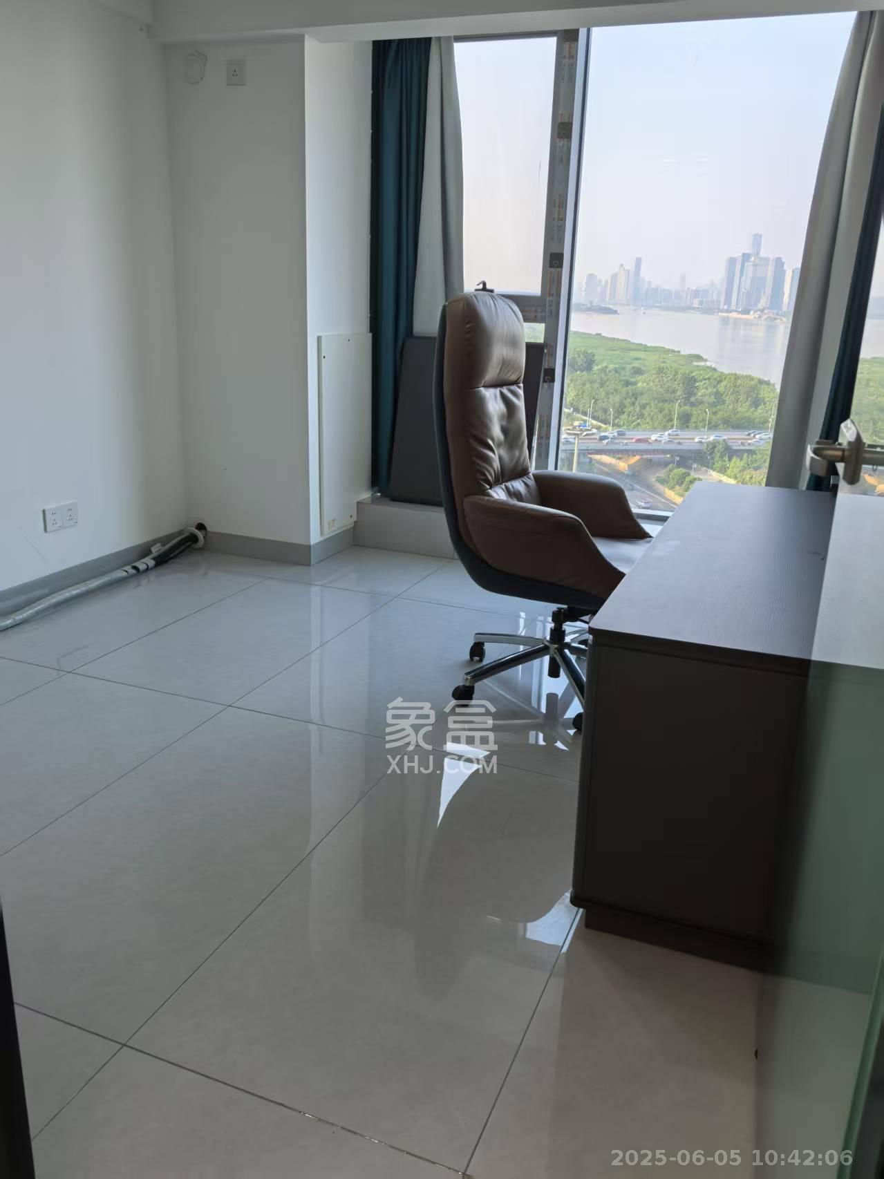 金地商置湘江峯汇  1室1厅1卫    4500.0元/月 金地商置湘江峯汇  1室1厅1卫    4500.0元/月室内图