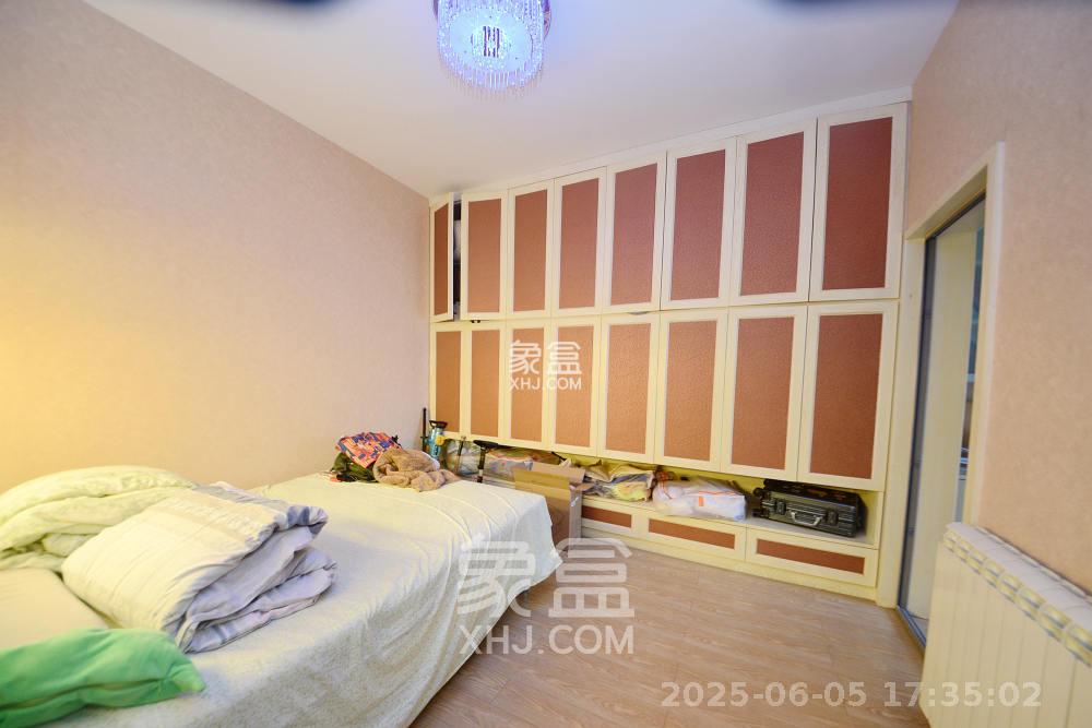 建鸿达华都（华都小户型及大华写字楼）  3室2厅2卫   5500.00元/月室内图