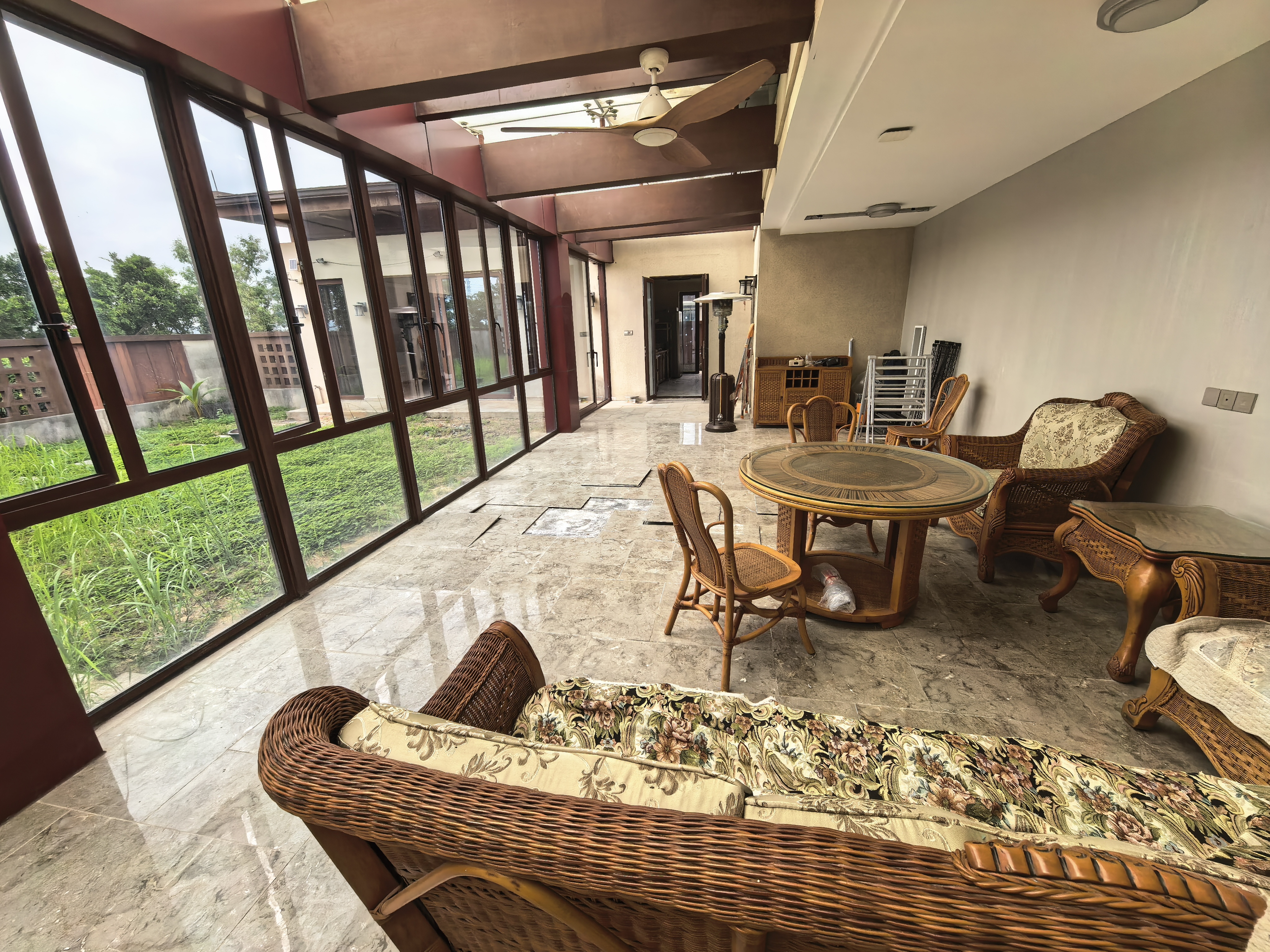 孔雀山沁源汇一期 3室2厅2卫 270.0万 孔雀山沁源汇一期 3室2厅2卫 270.0万客厅