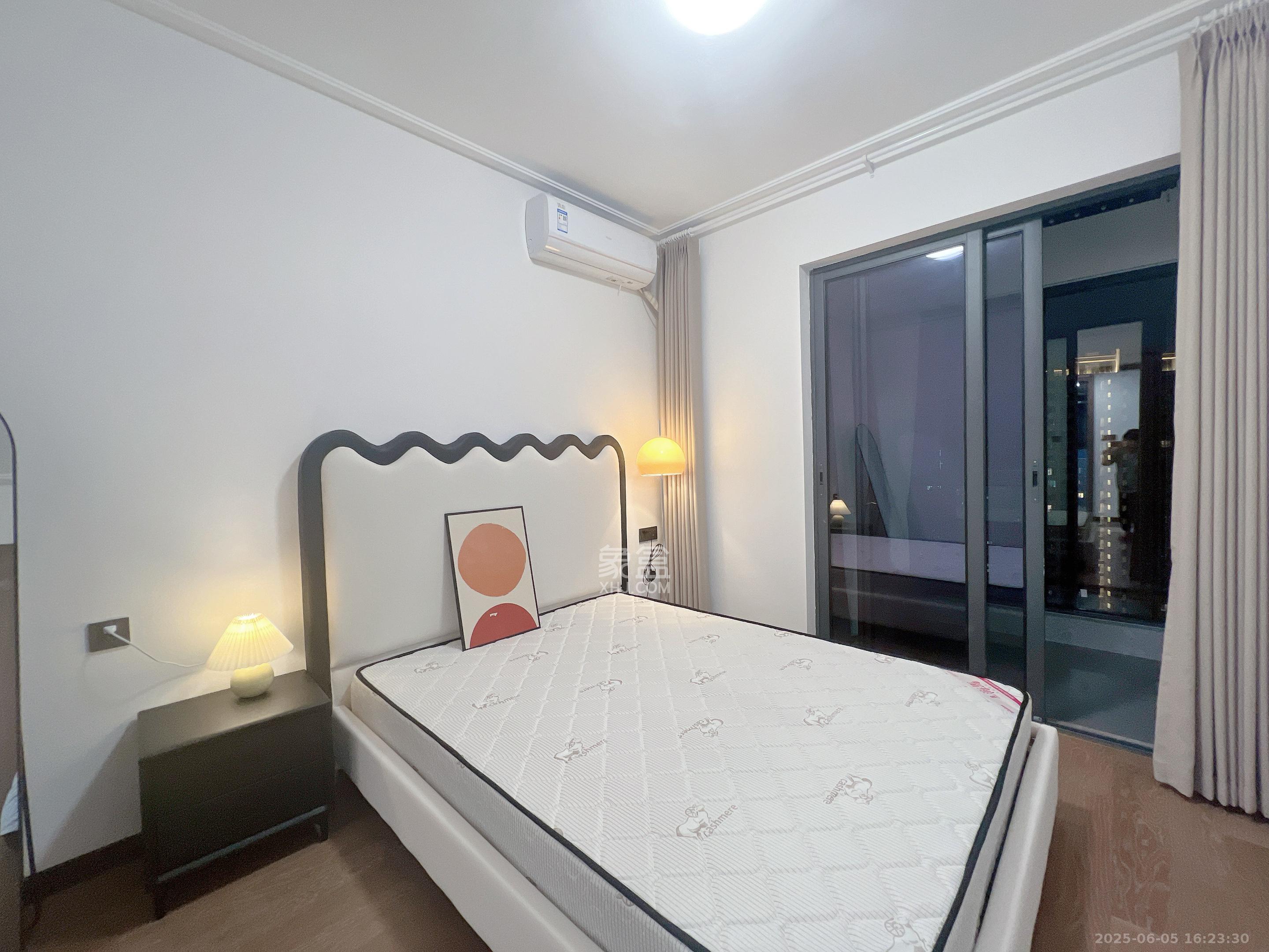 卓越中寰  3室2厅2卫    5000.0元/月 卓越中寰  3室2厅2卫    5000.0元/月室内图