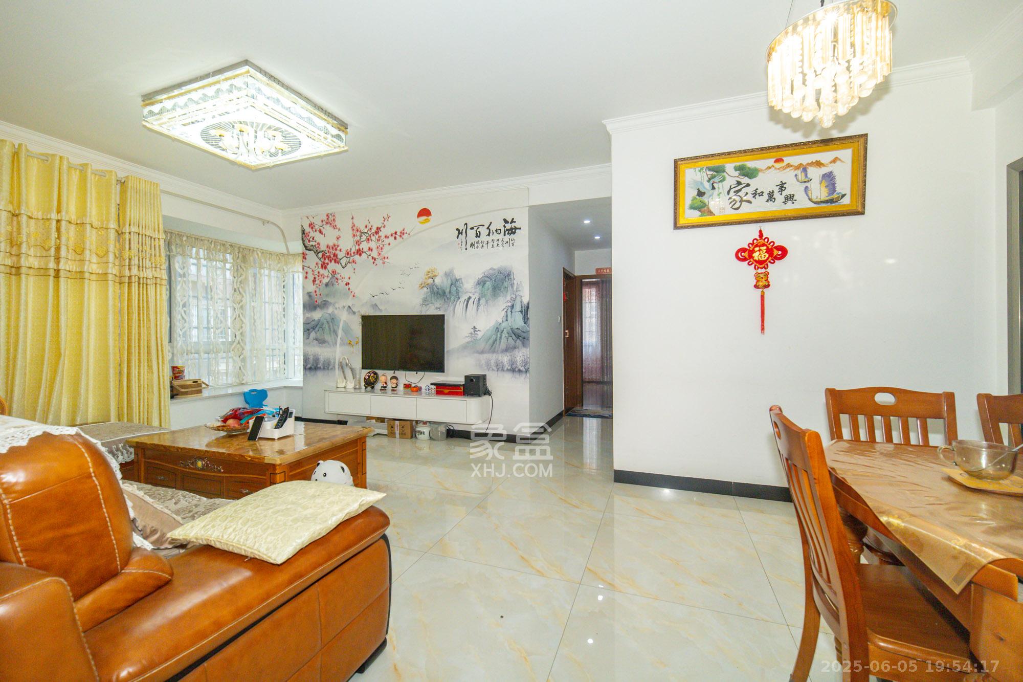 泊林晶城 3室2厅1卫 75.8万 泊林晶城 3室2厅1卫 75.8万客厅