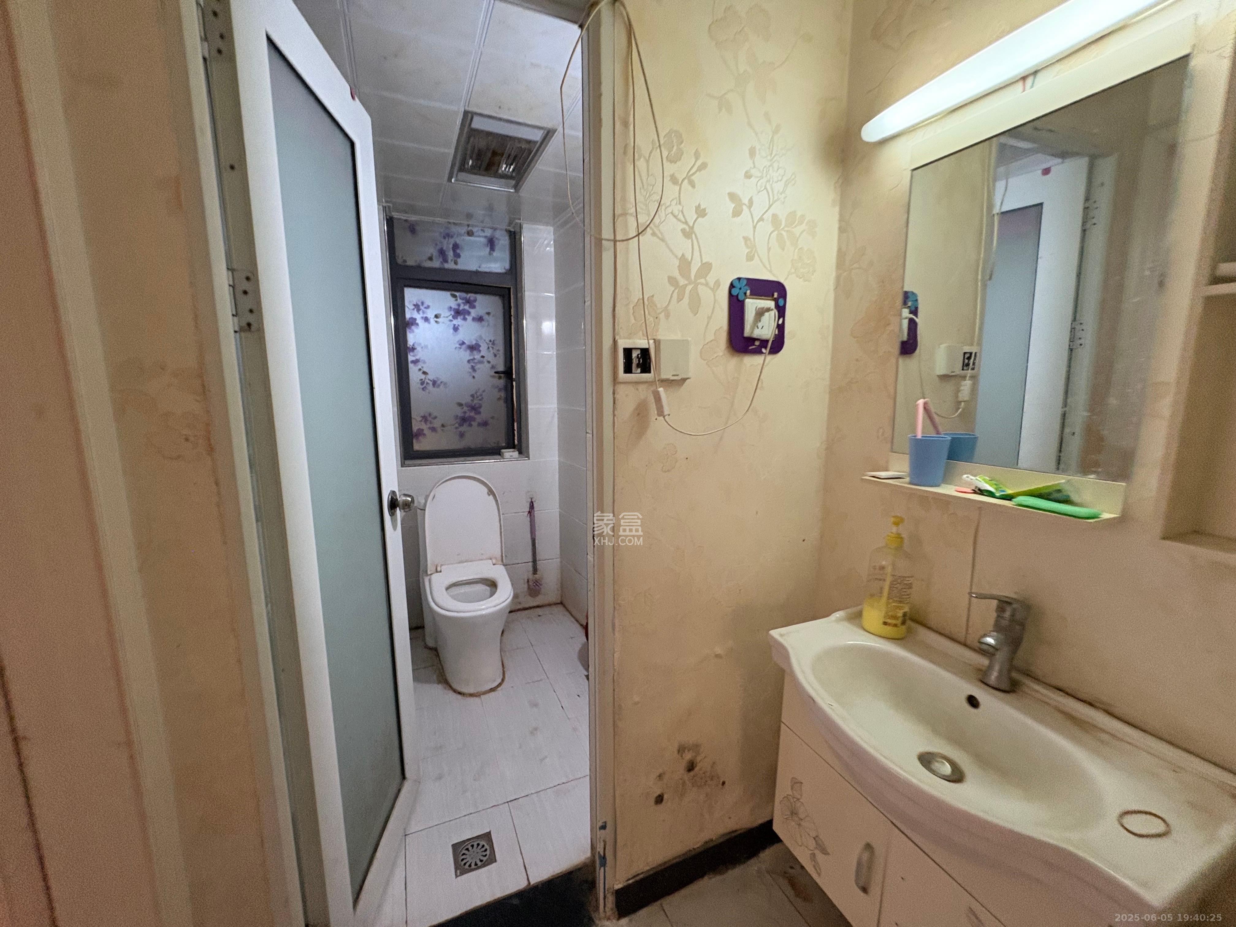 悦湖山 4室2厅2卫 2800.0元/月 悦湖山 4室2厅2卫 2800.0元/月室内图