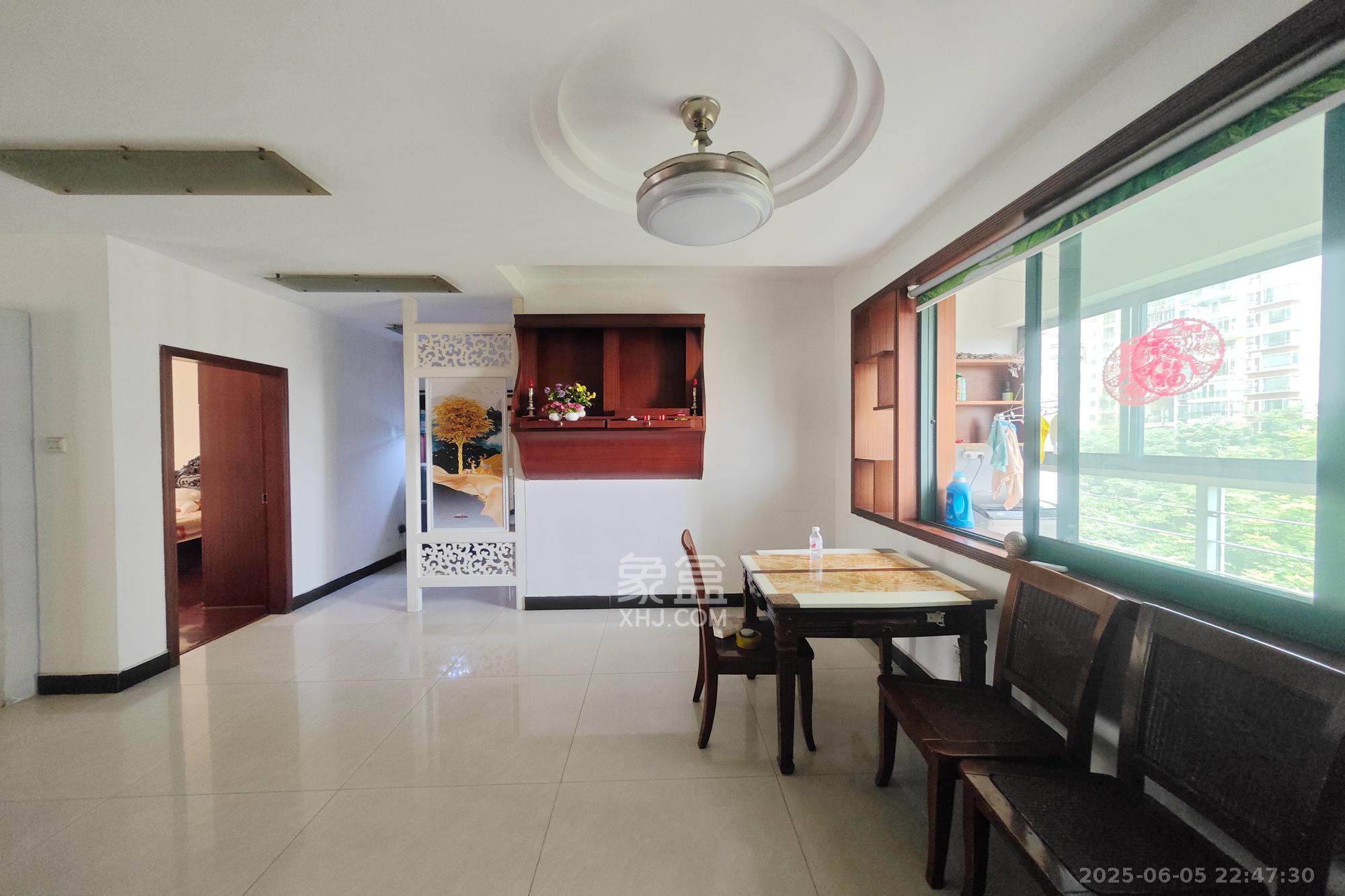 亚华香舍花都  3室2厅2卫    118.0万客厅