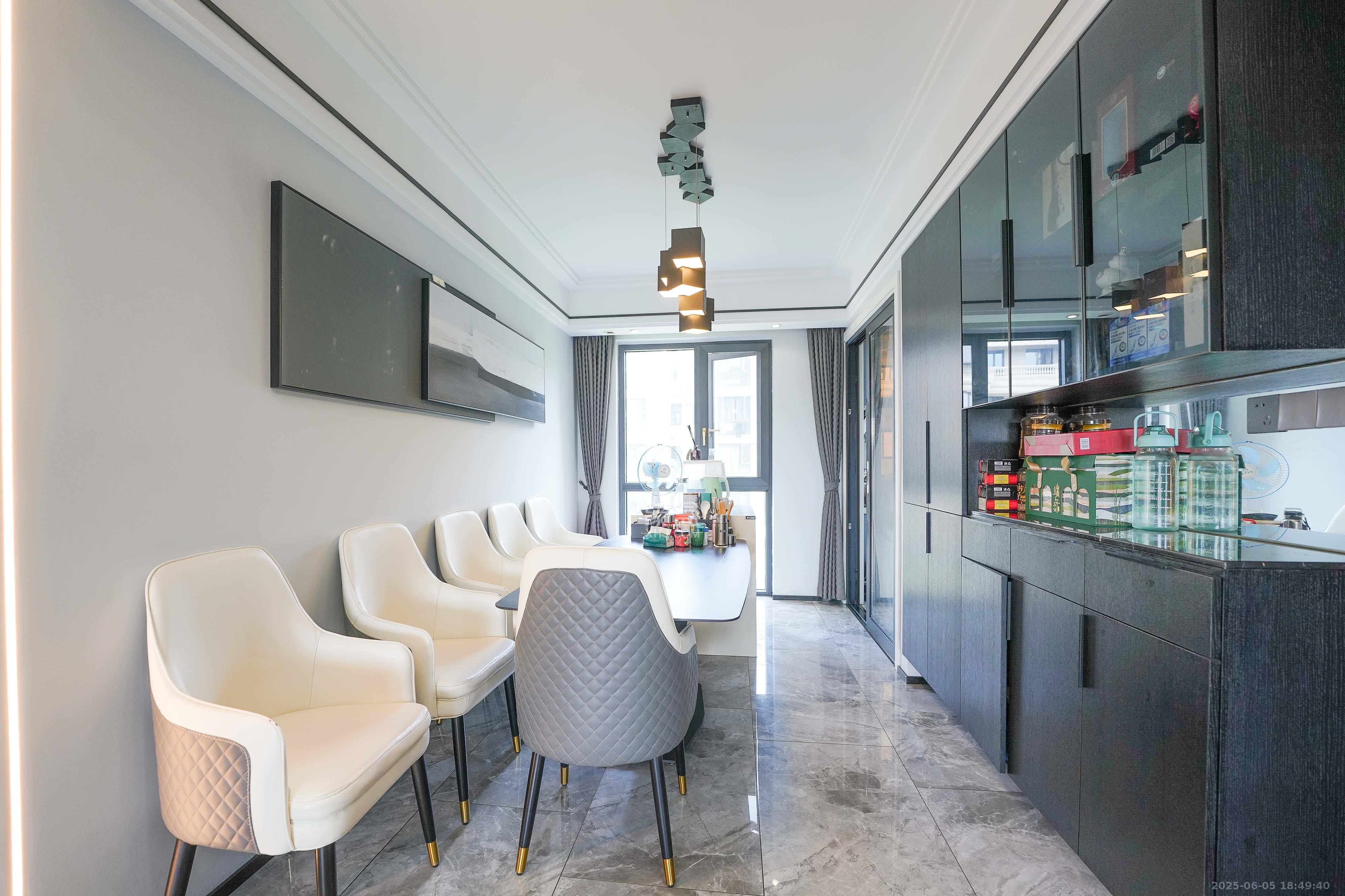 五矿万境蓝山 3室2厅2卫 182.0万 五矿万境蓝山 3室2厅2卫 182.0万客厅