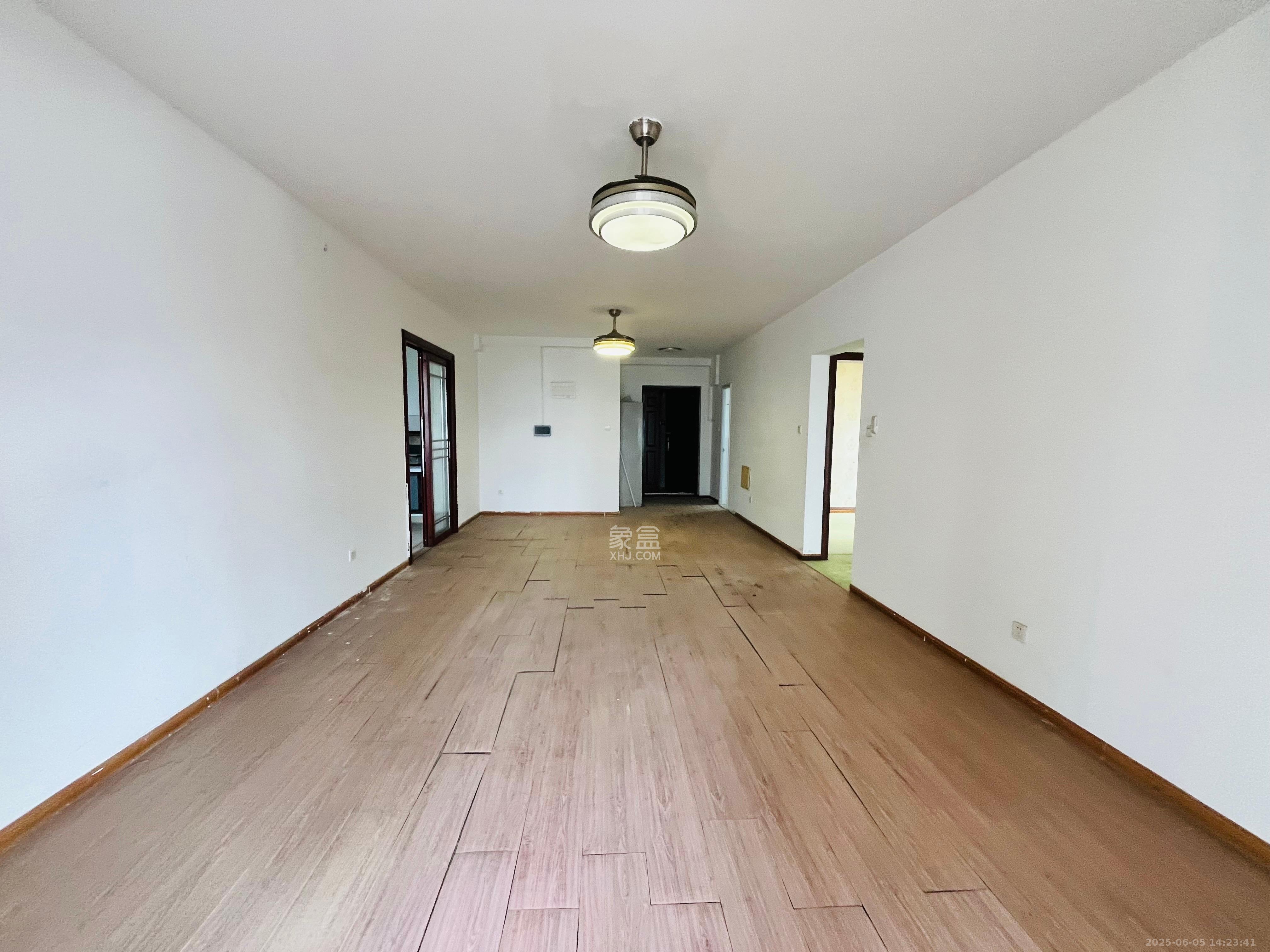 南山雍江汇(滨江国际新城) 3室2厅2卫 3100.0元/月 南山雍江汇(滨江国际新城) 3室2厅2卫 3100.0元/月室内图