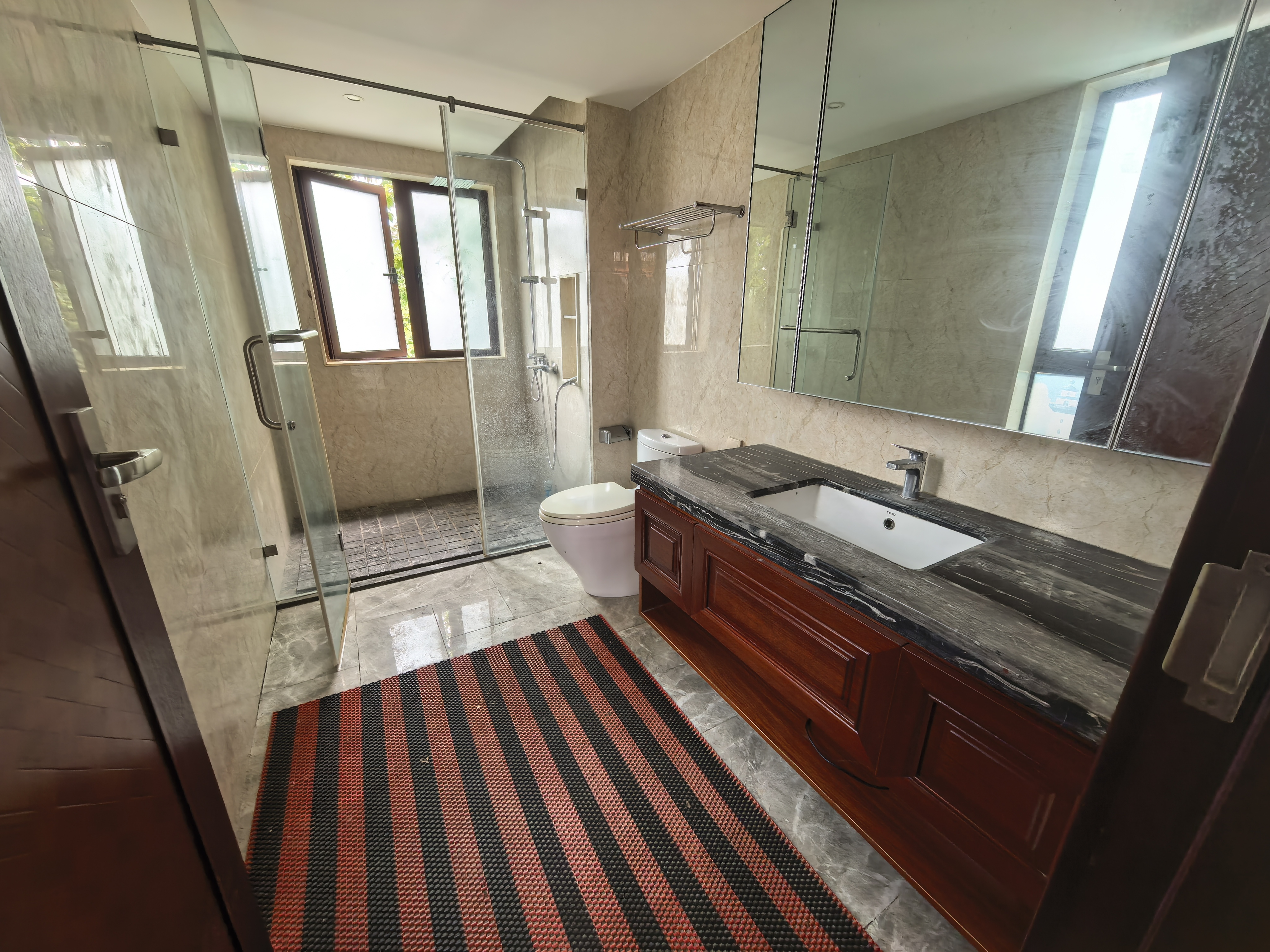 孔雀山沁源汇一期 3室2厅2卫 270.0万 孔雀山沁源汇一期 3室2厅2卫 270.0万客厅