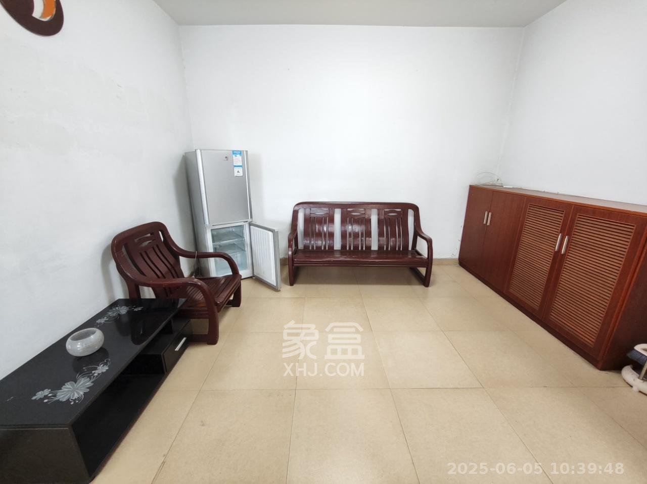 上河国际F座  2室2厅1卫   2500.00元/月