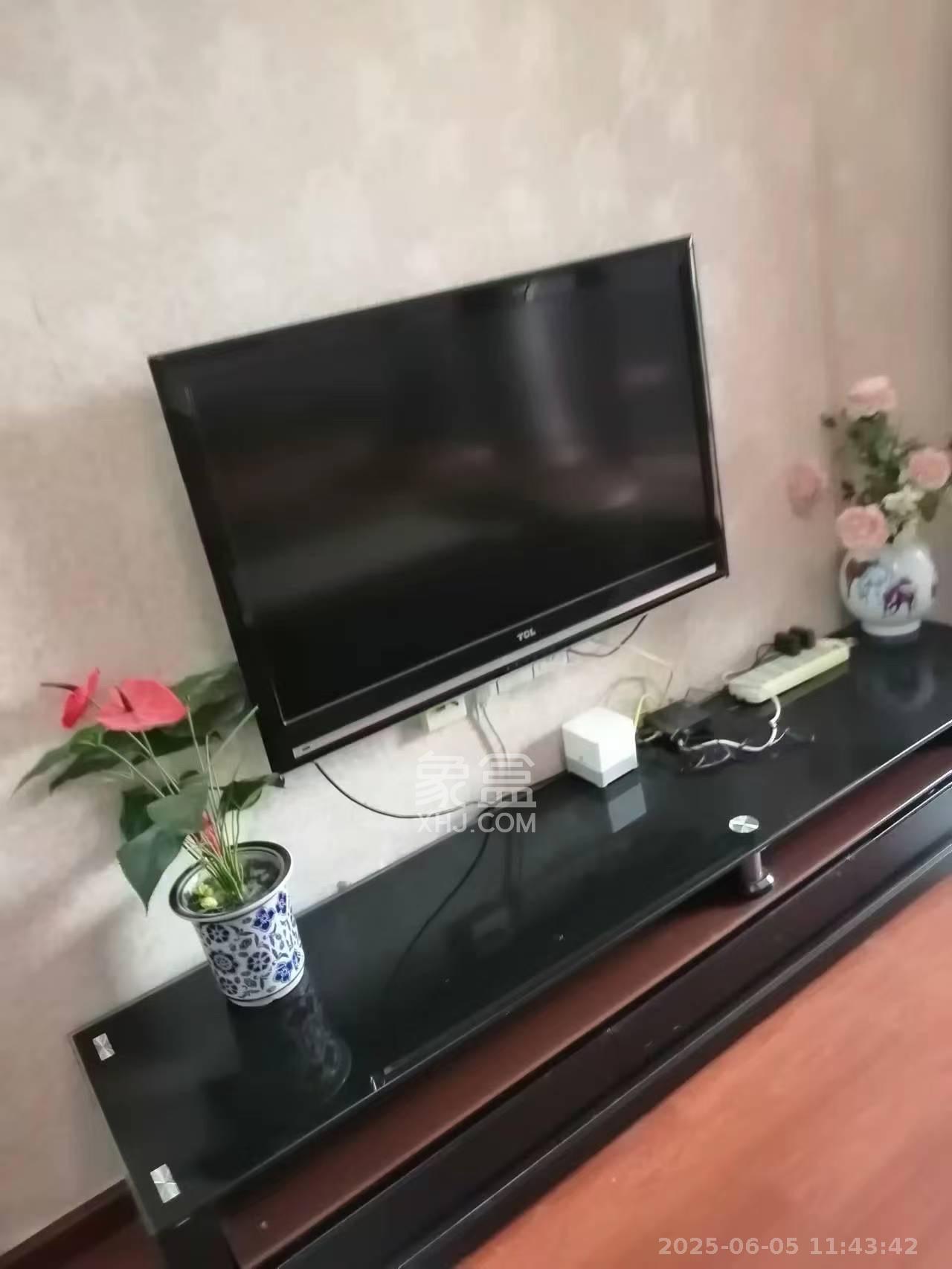 天城泰祥苑 2室2厅1卫 2600.0元/月 天城泰祥苑 2室2厅1卫 2600.0元/月室内图