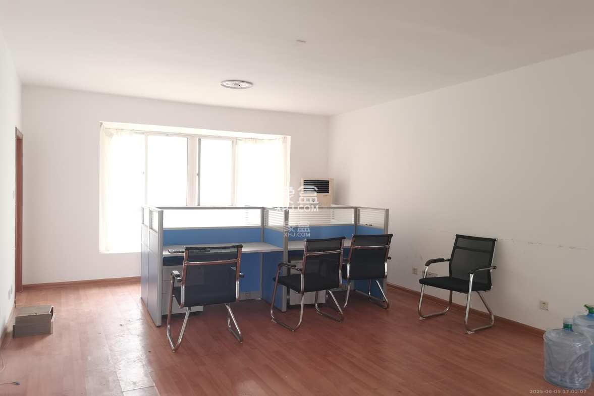 嘉盛华庭(一期、二期、三期) 4室2厅2卫 3400.0元/月 嘉盛华庭(一期、二期、三期) 4室2厅2卫 3400.0元/月室内图