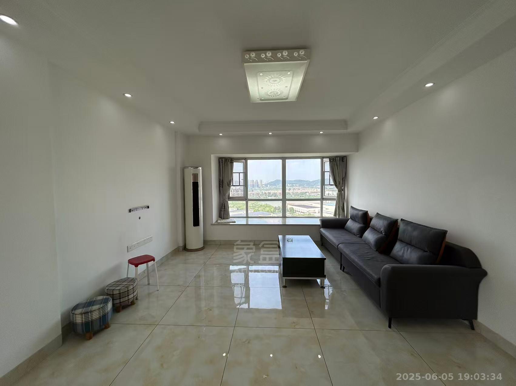 美的城二期 3室2厅2卫 2100.0元/月 美的城二期 3室2厅2卫 2100.0元/月室内图