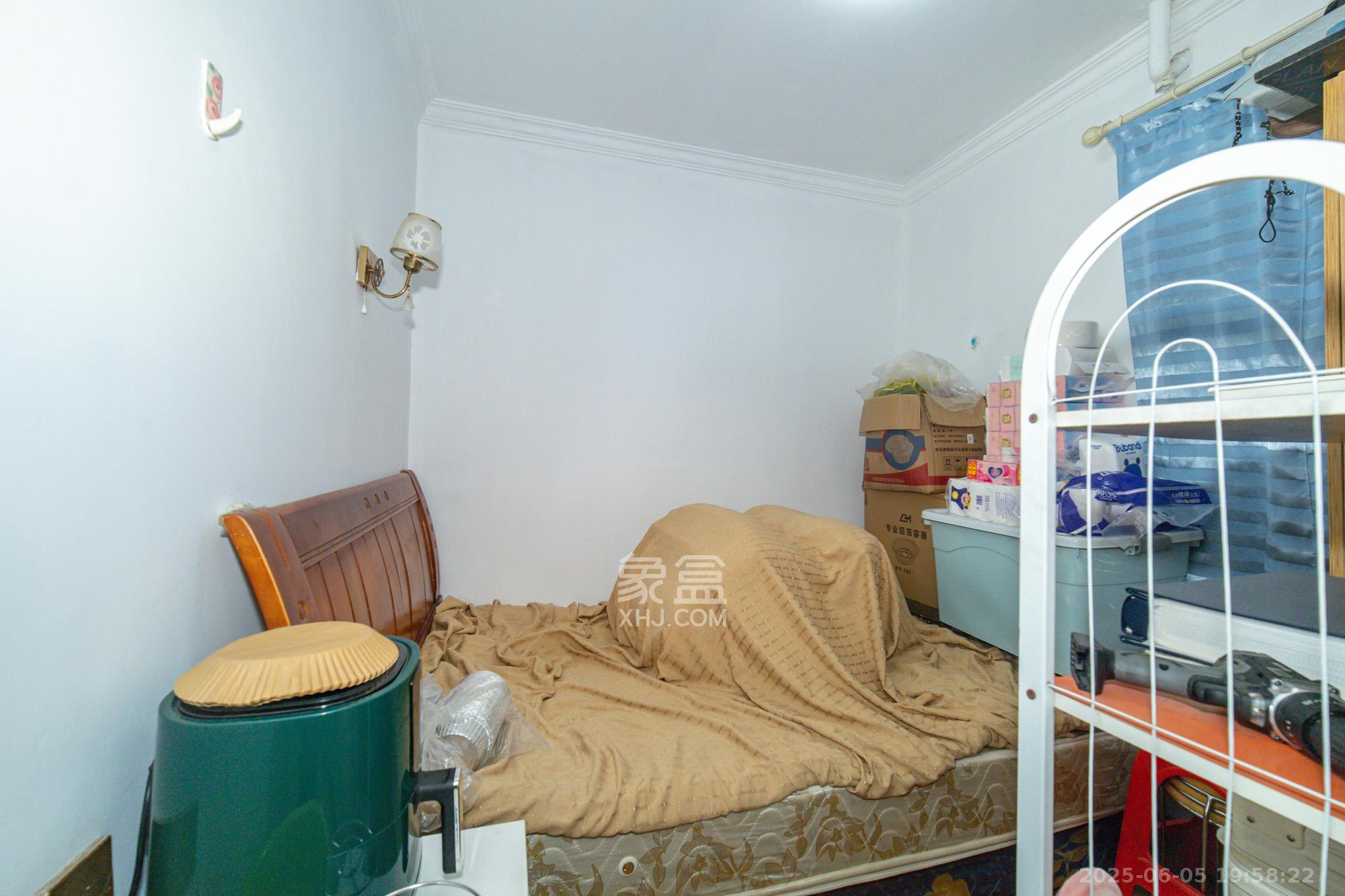 金科时代中心 3室2厅2卫 62.8万 金科时代中心 3室2厅2卫 62.8万卧室