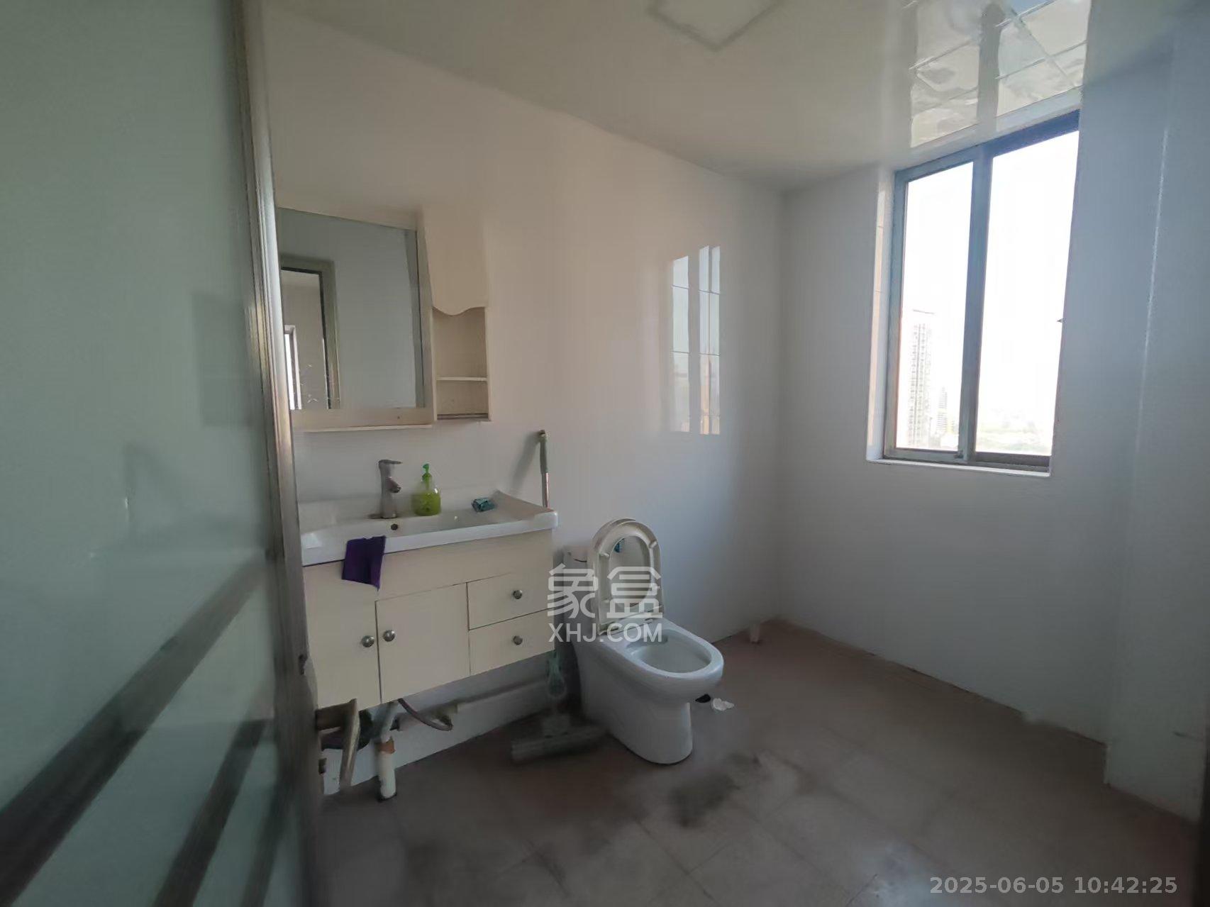 润沁园(润沁公馆) 4室2厅2卫 3000.0元/月 润沁园(润沁公馆) 4室2厅2卫 3000.0元/月室内图