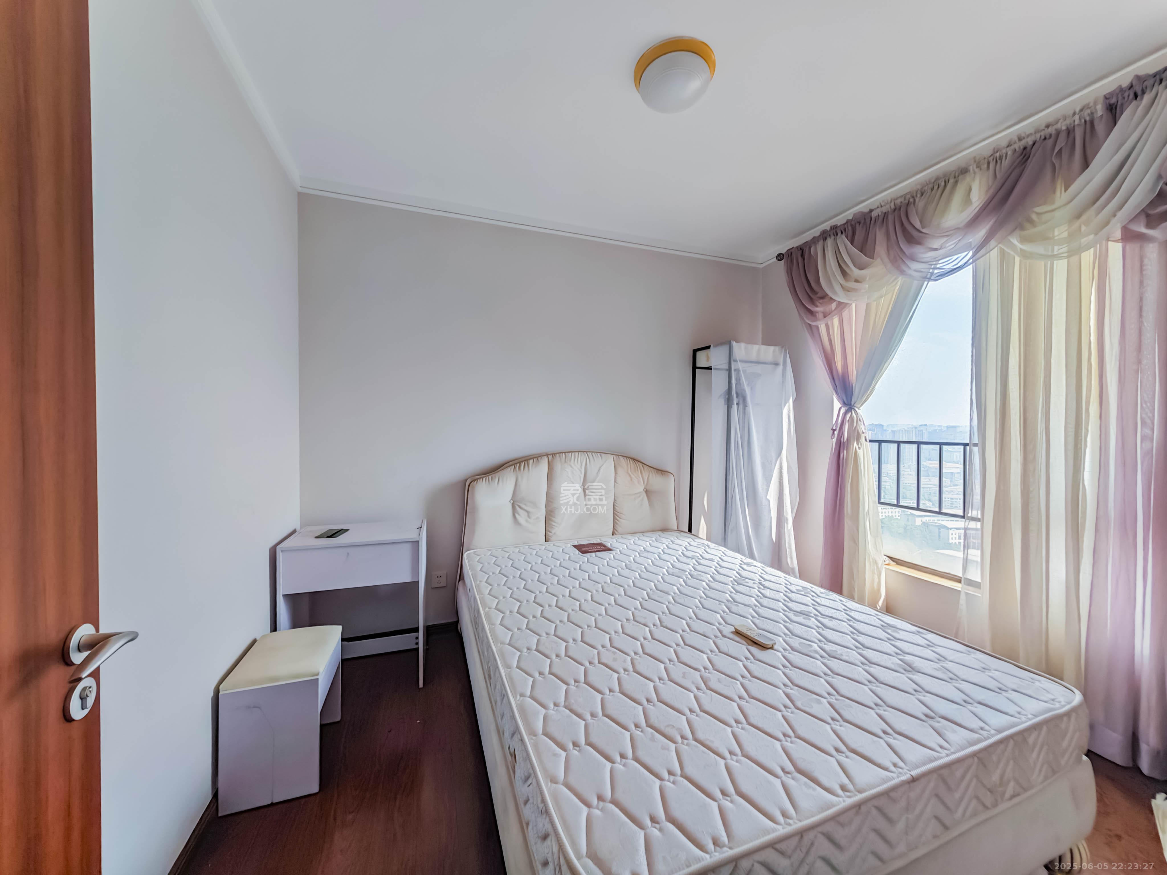 万科金域华府二期  3室2厅1卫    95.0万卧室