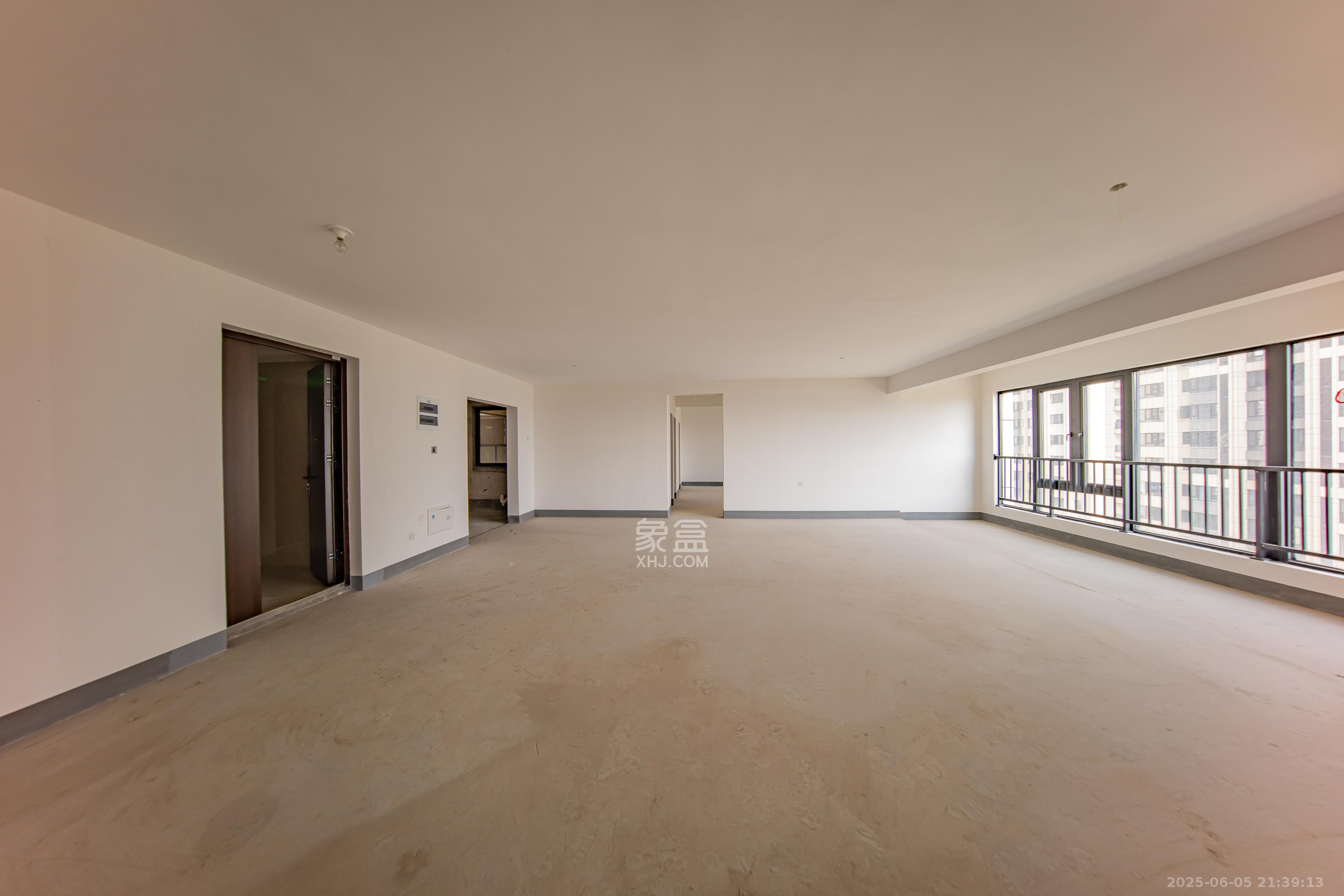 建投象山国际 5室2厅3卫 237.0万 建投象山国际 5室2厅3卫 237.0万客厅