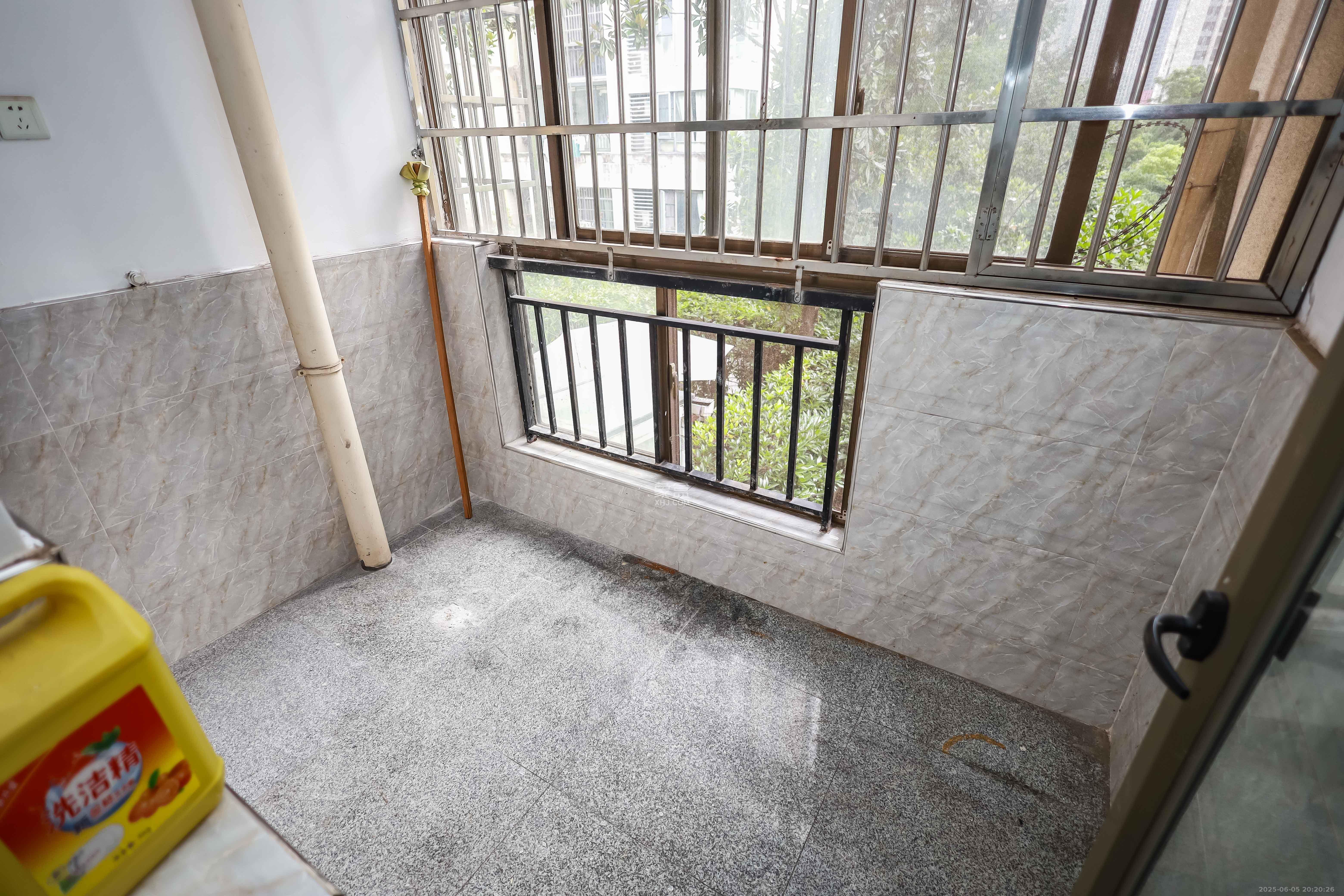 卓越蔚蓝海岸二期 3室2厅2卫 170.0万 卓越蔚蓝海岸二期 3室2厅2卫 170.0万阳台