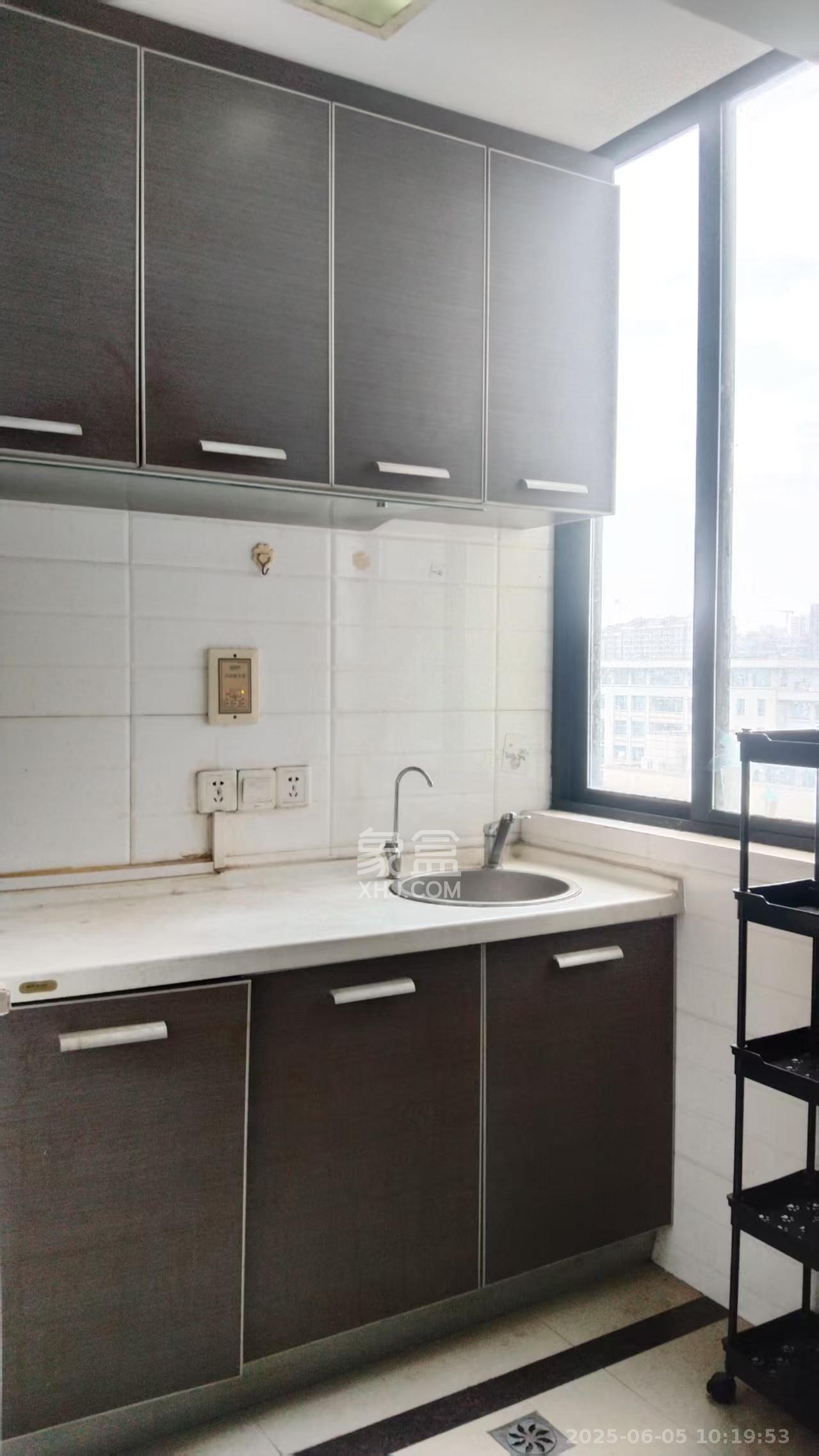 标志商务中心 1室1厅1卫 1500.0元/月 标志商务中心 1室1厅1卫 1500.0元/月室内图