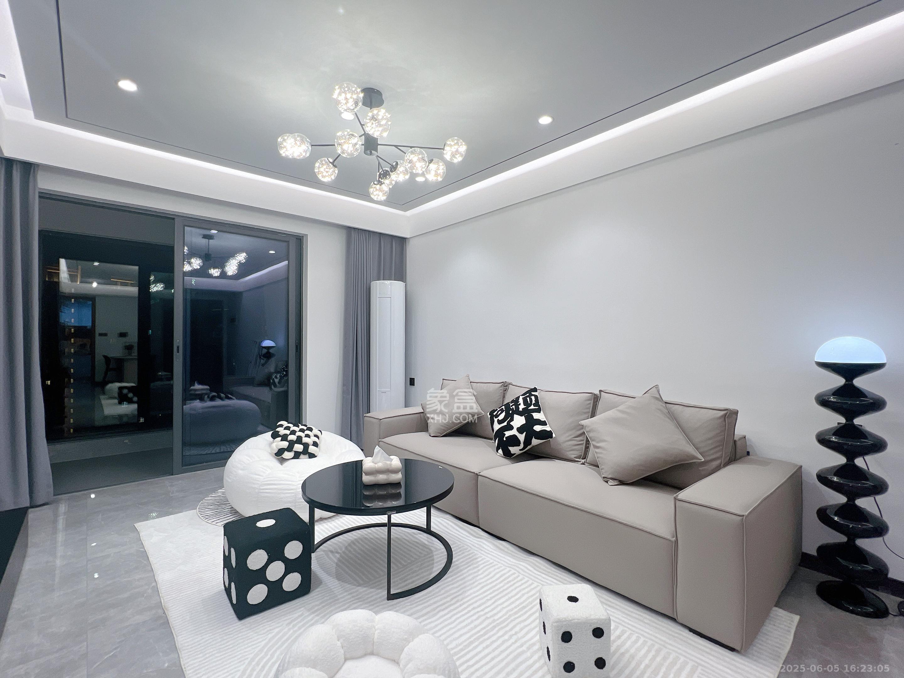 卓越中寰  3室2厅2卫    5000.0元/月 卓越中寰  3室2厅2卫    5000.0元/月室内图