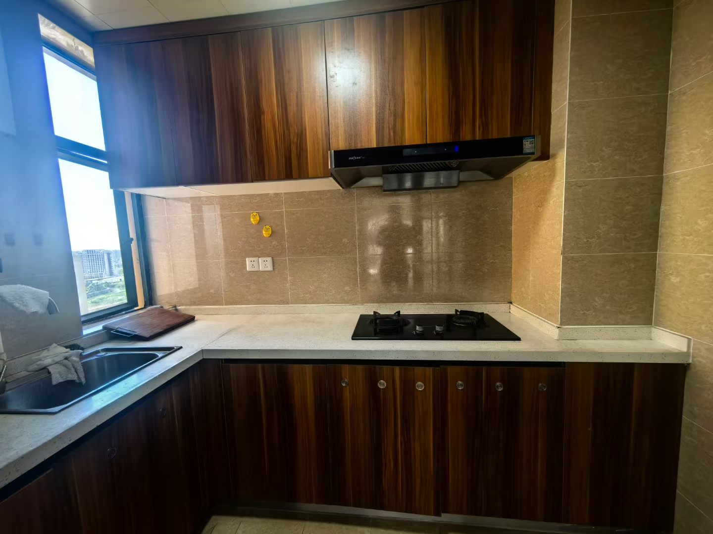 粤泰滨江花园  3室2厅1卫    148.0万 粤泰滨江花园  3室2厅1卫    148.0万客厅