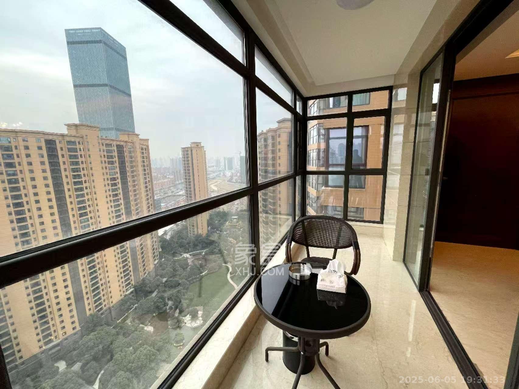 运达中央广场一、二期 3室2厅2卫 13000.0元/月 运达中央广场一、二期 3室2厅2卫 13000.0元/月室内图