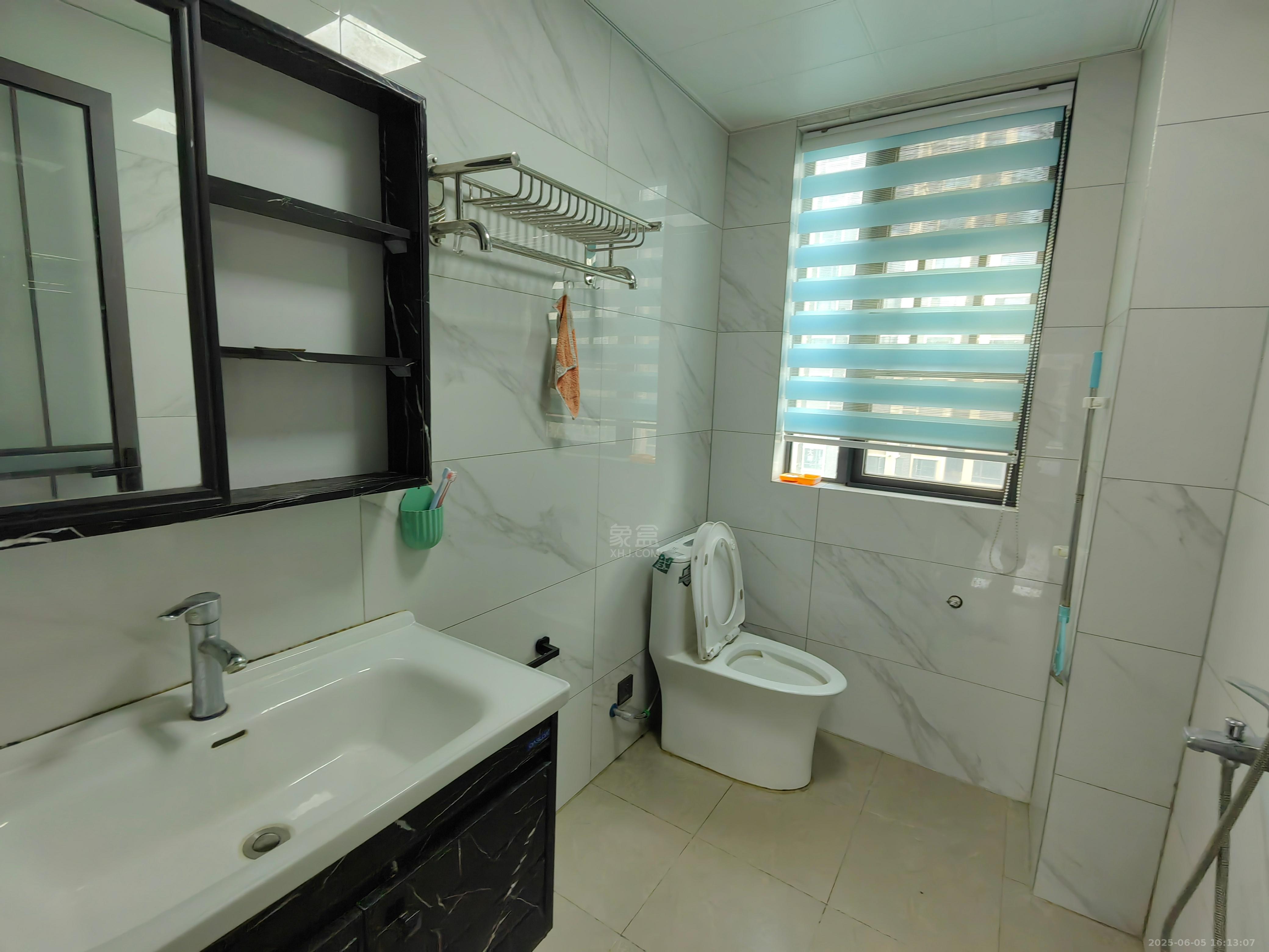 华晨藏龙湾 3室2厅2卫 1600.0元/月 华晨藏龙湾 3室2厅2卫 1600.0元/月室内图