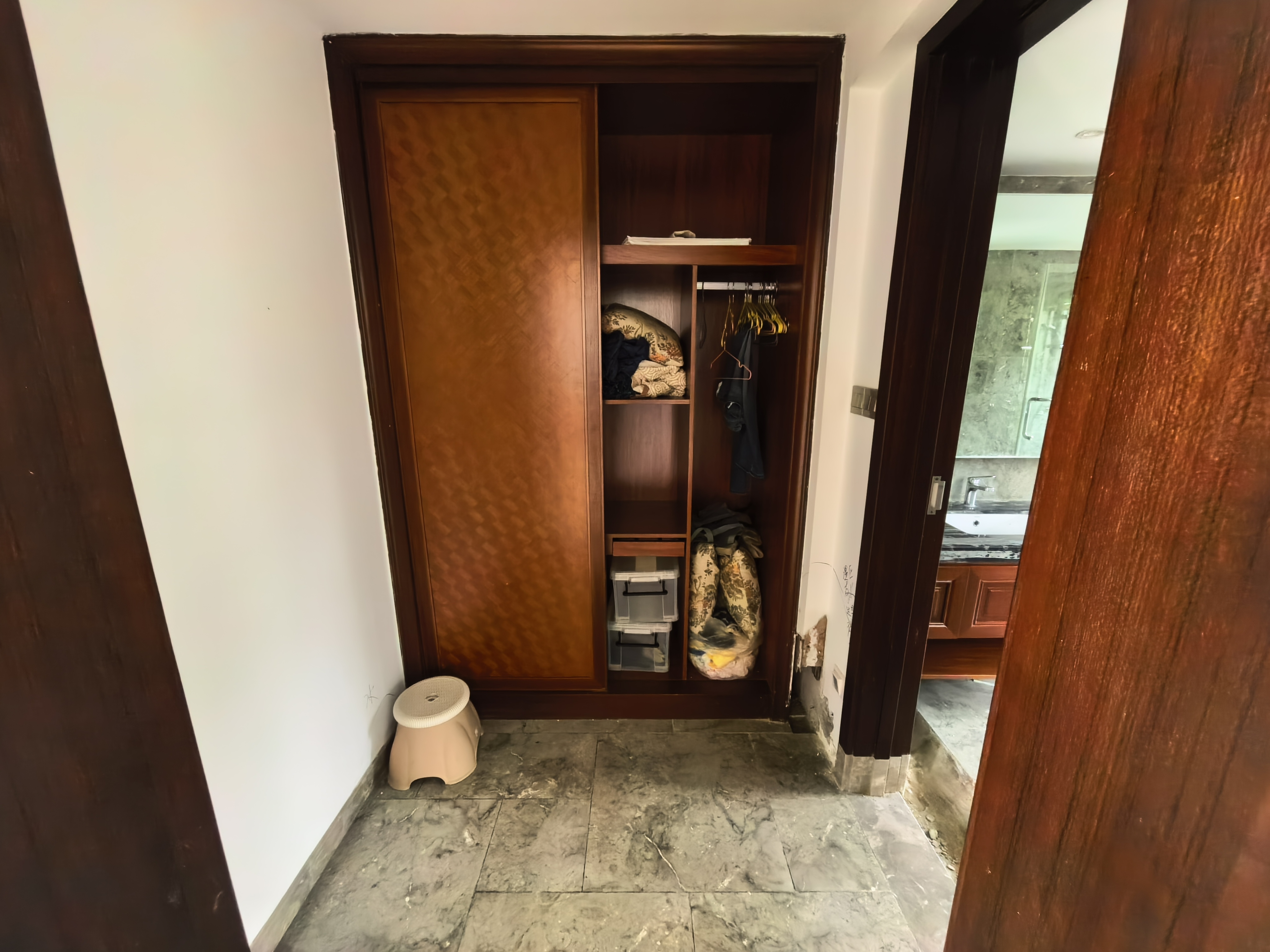 孔雀山沁源汇一期 3室2厅2卫 270.0万 孔雀山沁源汇一期 3室2厅2卫 270.0万客厅