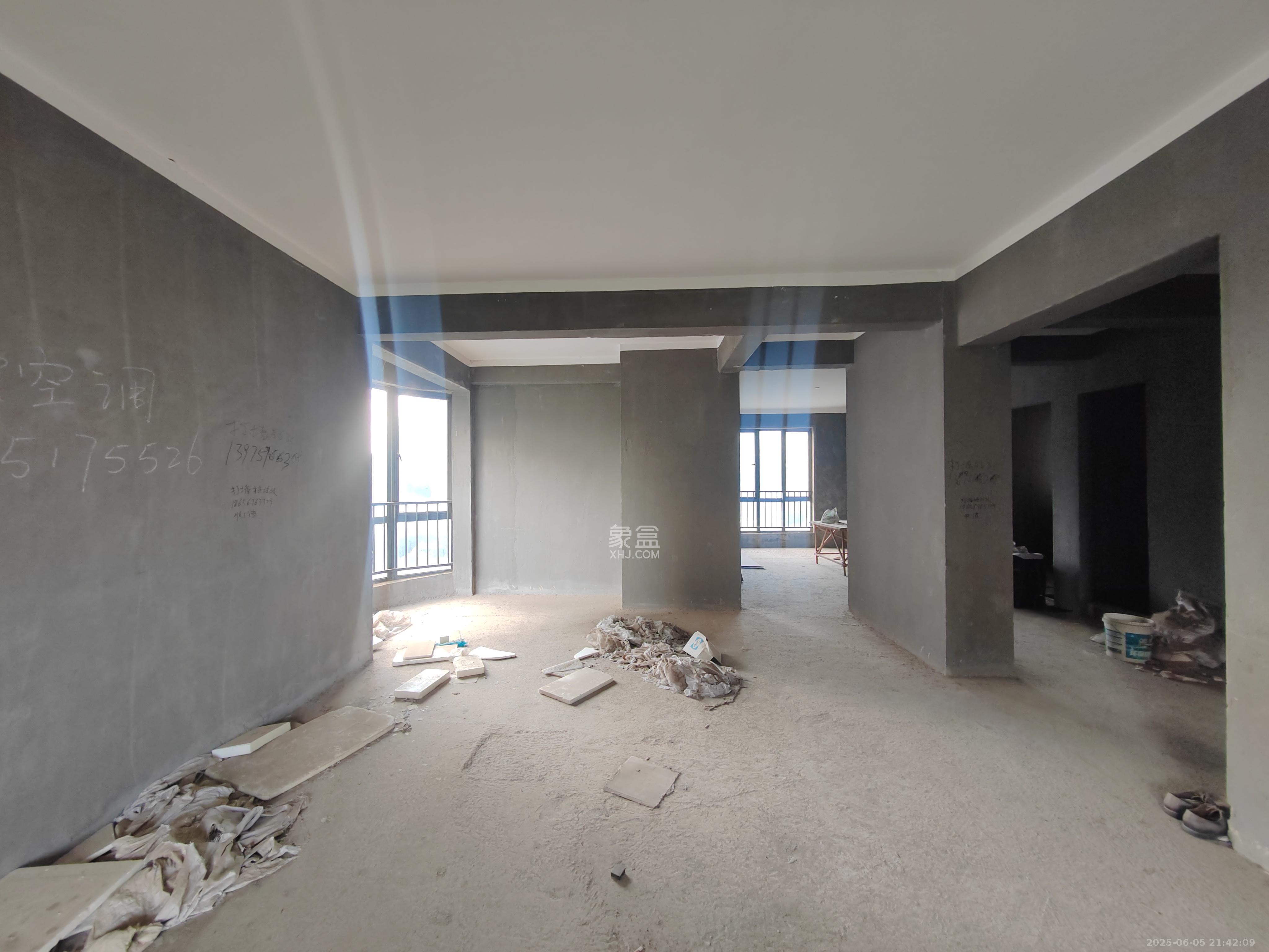 保利城(中航城国际社区、郡原美村) 4室2厅2卫 4000.0元/月 保利城(中航城国际社区、郡原美村) 4室2厅2卫 4000.0元/月室内图