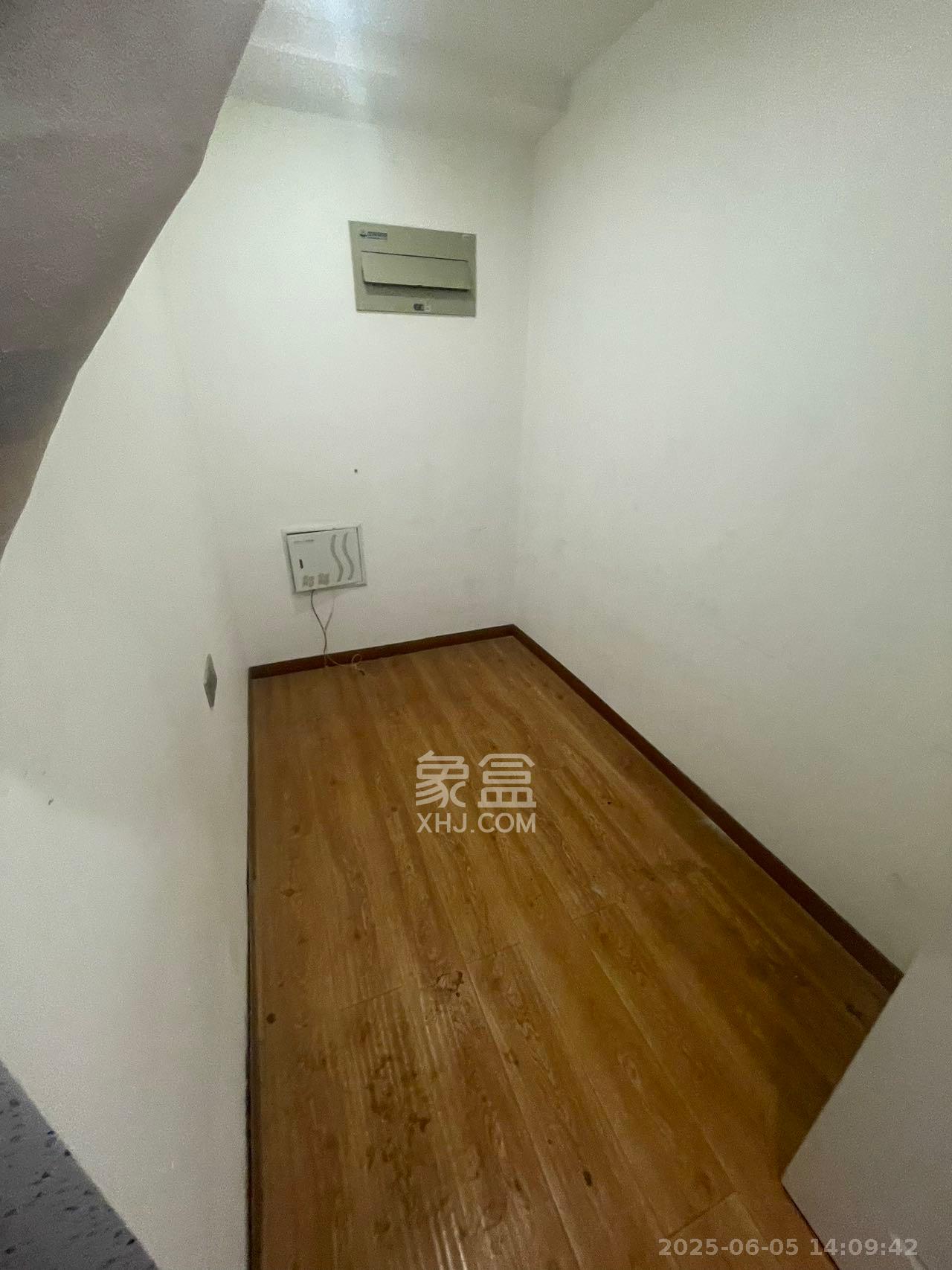 北辰三角洲B1E1区  5室2厅2卫   8000.00元/月室内图