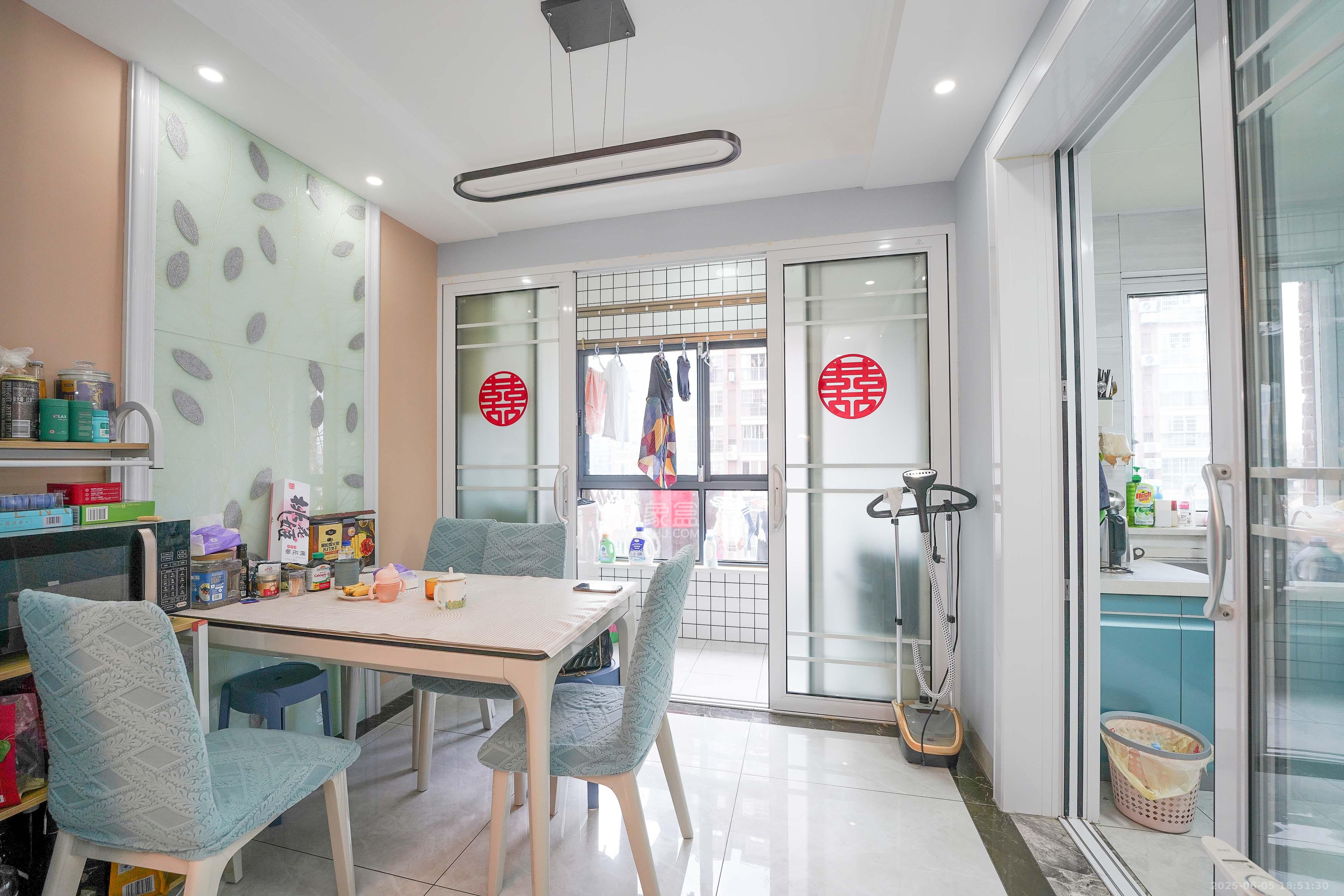 哈佛小镇(五矿哈佛小镇) 4室2厅2卫 93.0万 哈佛小镇(五矿哈佛小镇) 4室2厅2卫 93.0万客厅