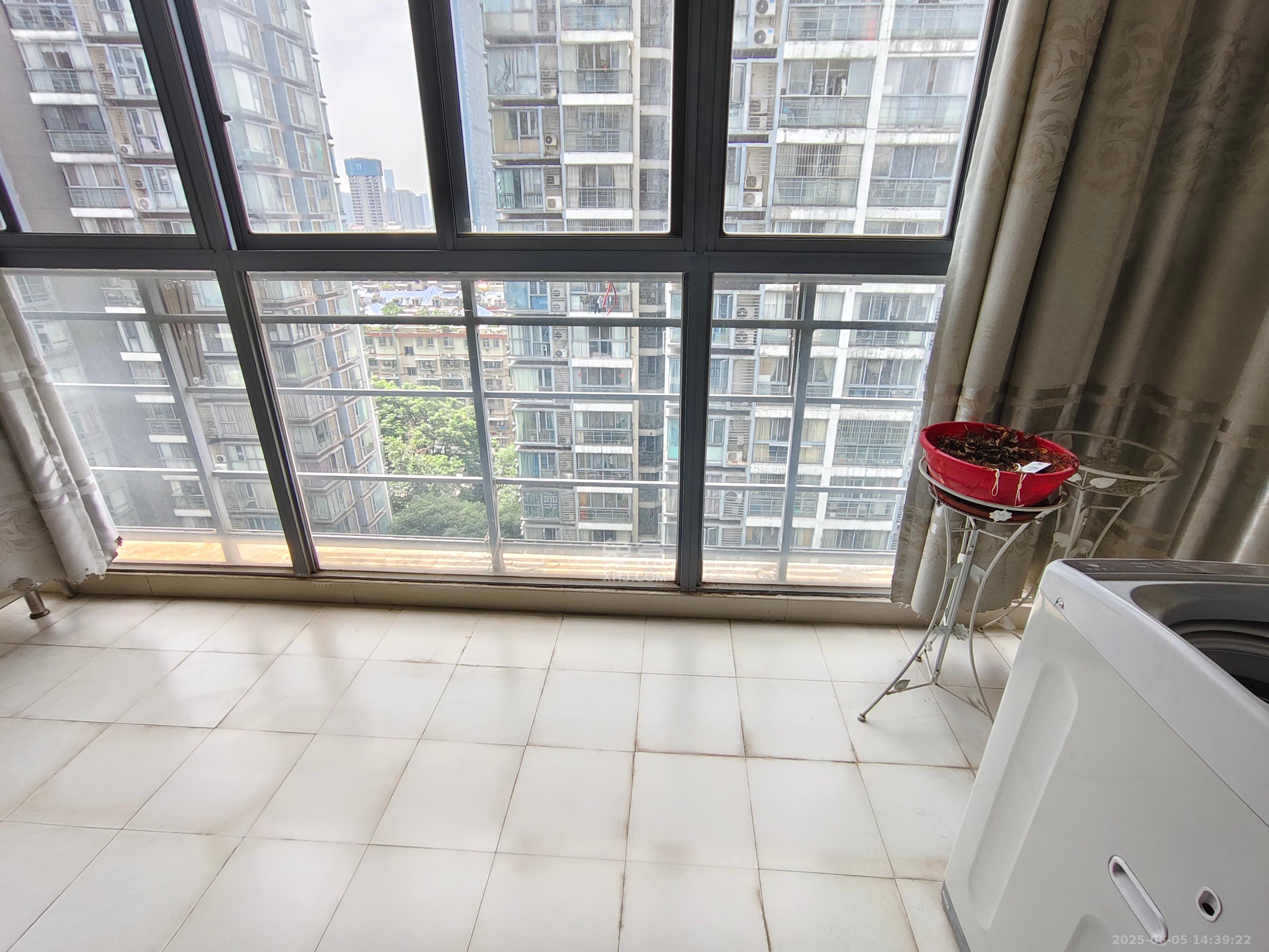 银港水晶城  3室2厅2卫   3000.00元/月室内图
