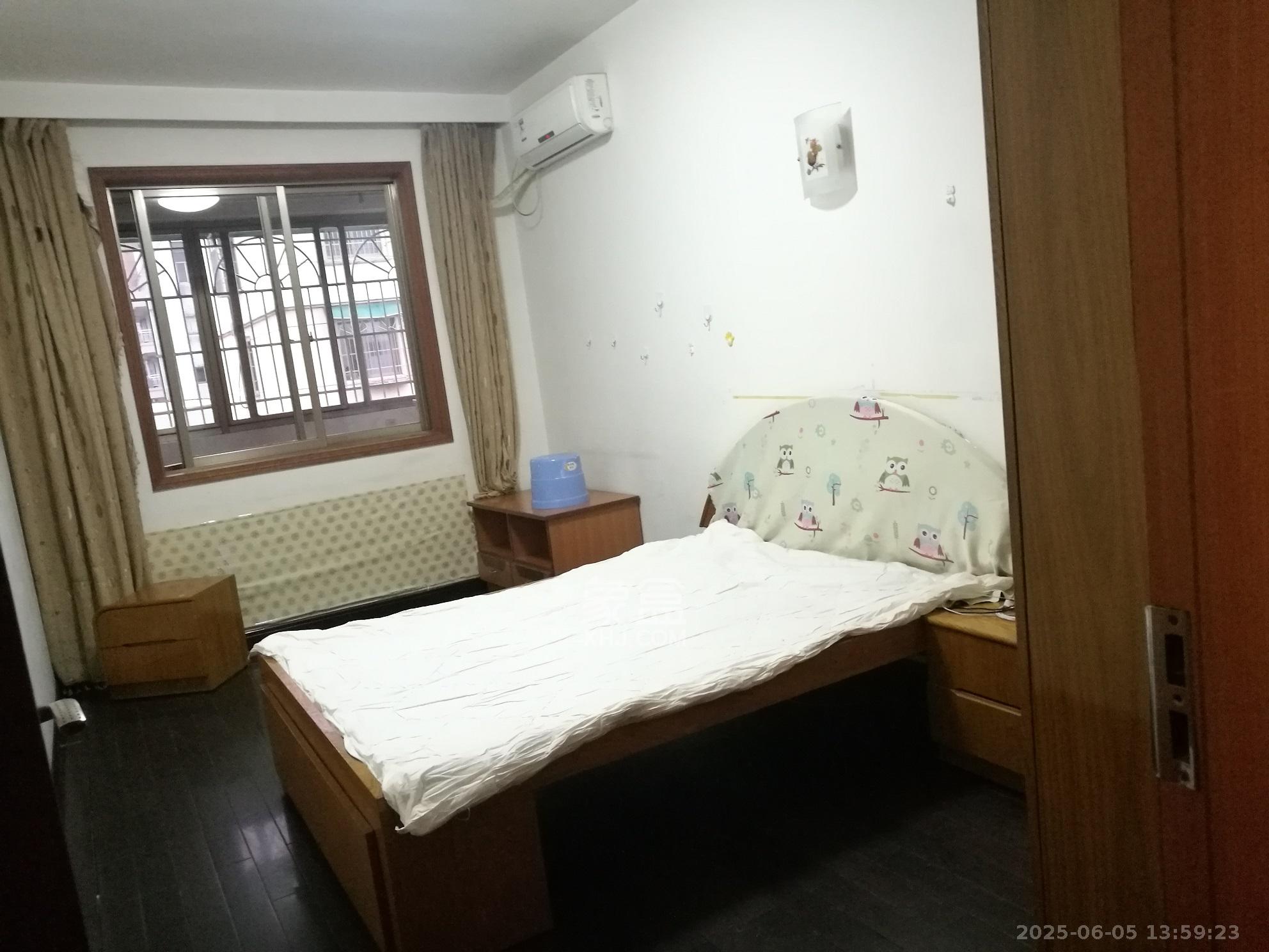 三湘小区  4室2厅2卫   1800.00元/月室内图