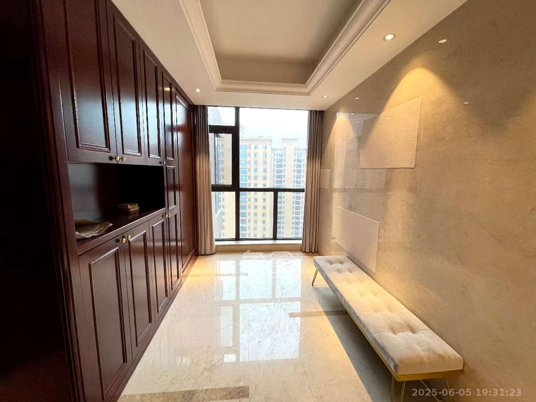 运达中央广场一、二期  3室2厅2卫    13000.0元/月室内图