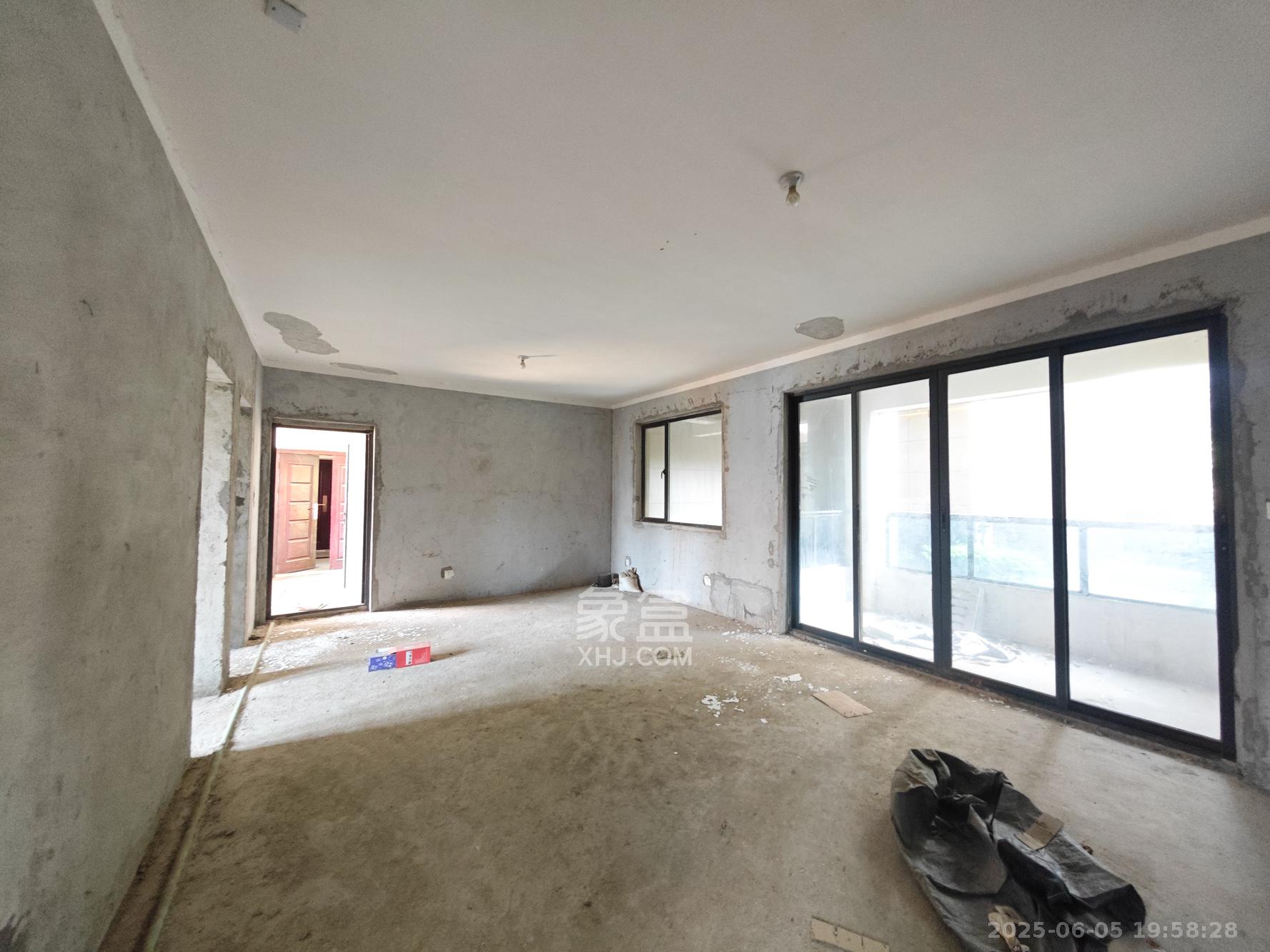 长房半岛蓝湾(观山月)  3室2厅2卫    82.0万 长房半岛蓝湾(观山月)  3室2厅2卫    82.0万客厅