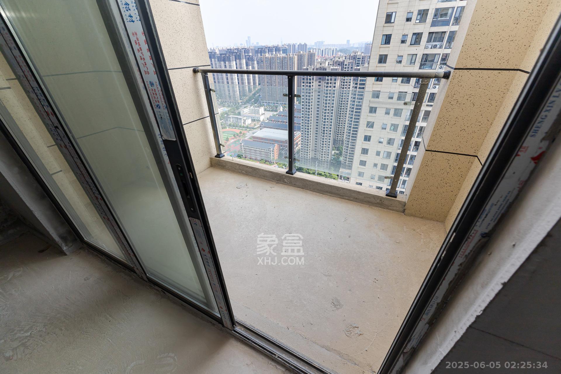 明发阅江悦府  3室2厅1卫   65.00万阳台