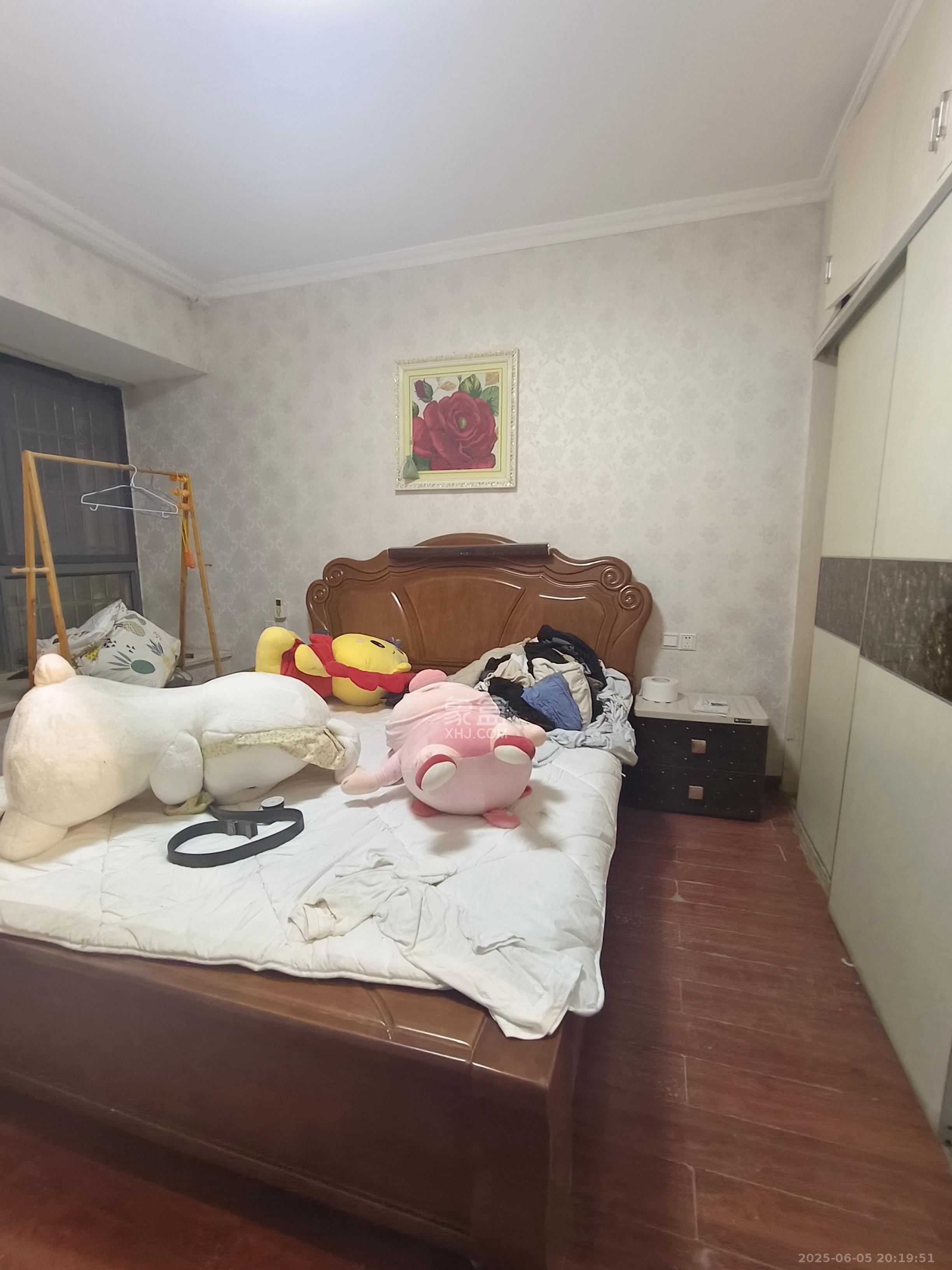 天赐良园  3室2厅1卫   2600.00元/月室内图