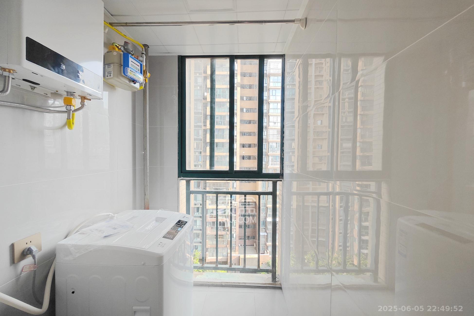 凯轩云顶  1室1厅1卫    36.5万阳台