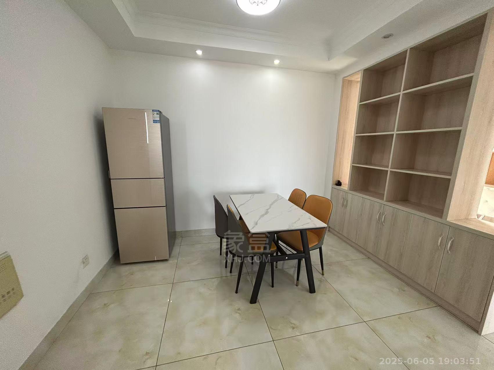 美的城二期 3室2厅2卫 2100.0元/月 美的城二期 3室2厅2卫 2100.0元/月室内图