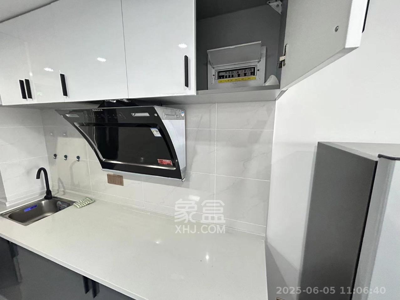 越秀悦湖台  2室2厅1卫   2400.00元/月室内图