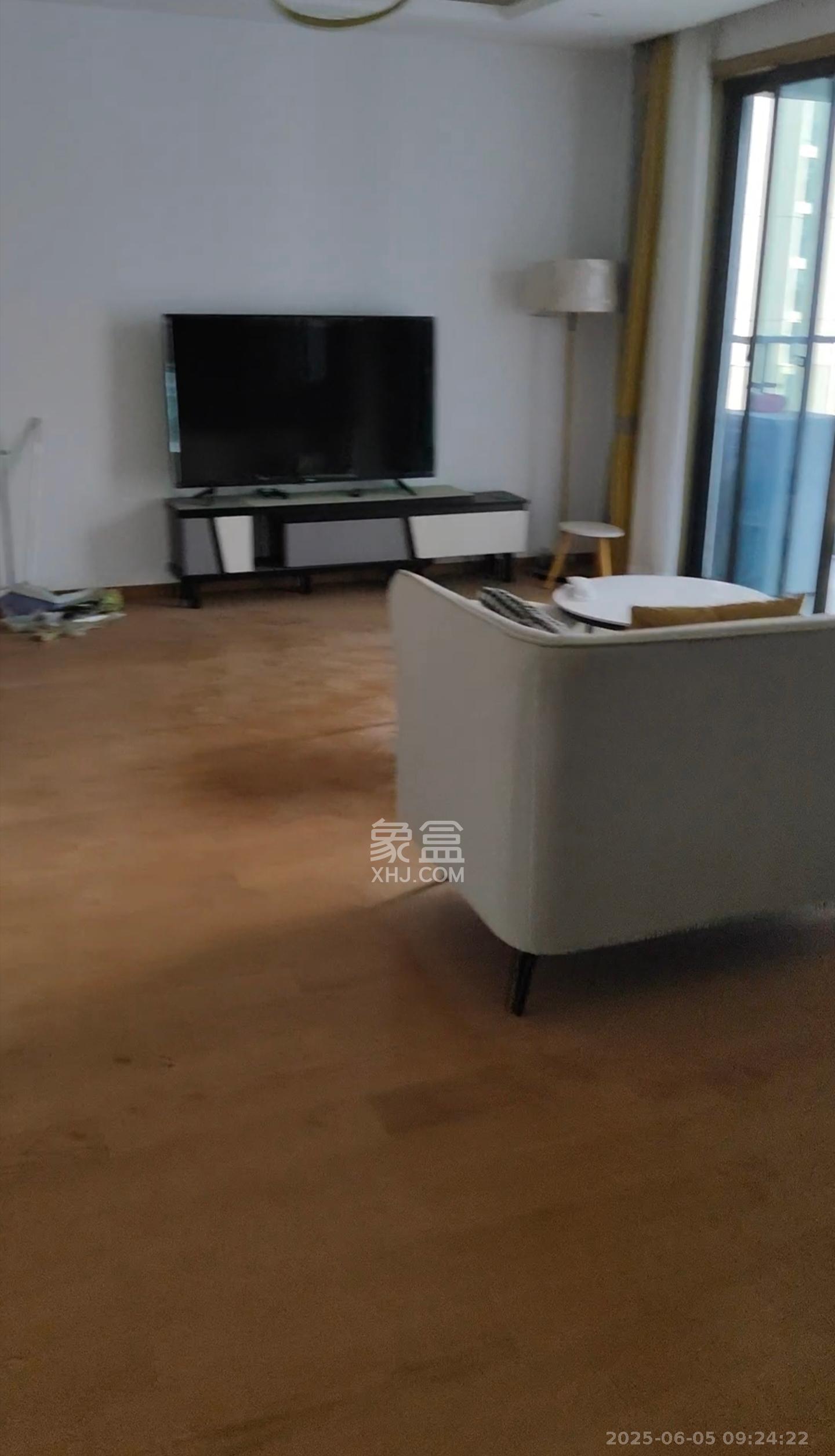 清控湖山雅居北区  4室2厅2卫   2600.00元/月室内图