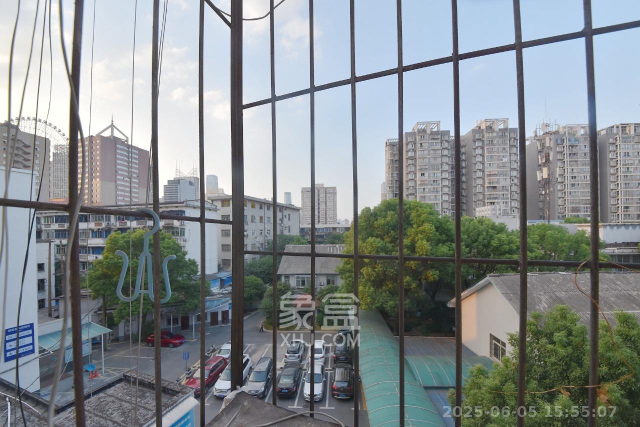 红旗雅居 3室2厅2卫 2200.0元/月 红旗雅居 3室2厅2卫 2200.0元/月室内图