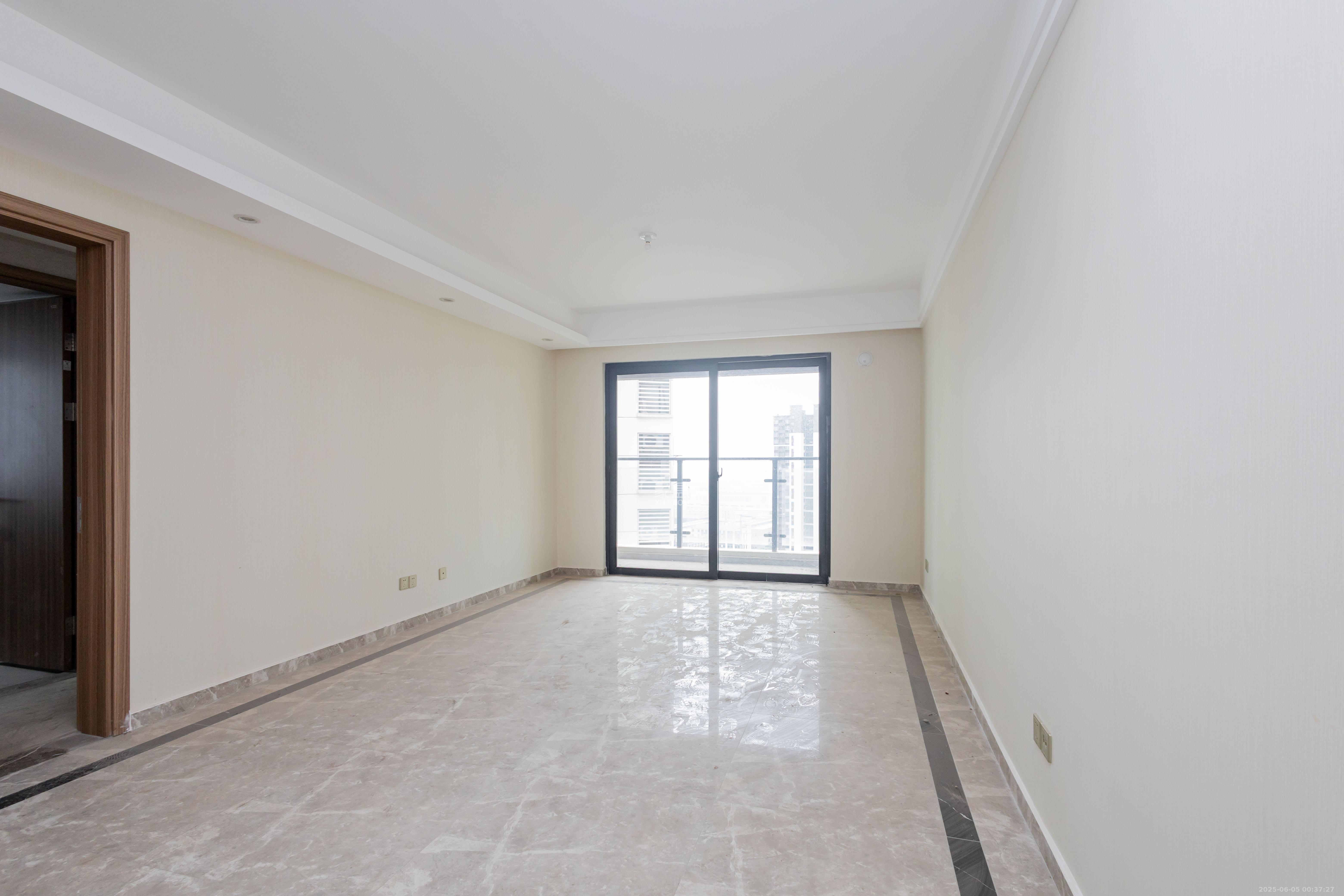 华远碧桂园海蓝城  4室2厅2卫    88.0万 华远碧桂园海蓝城  4室2厅2卫    88.0万客厅