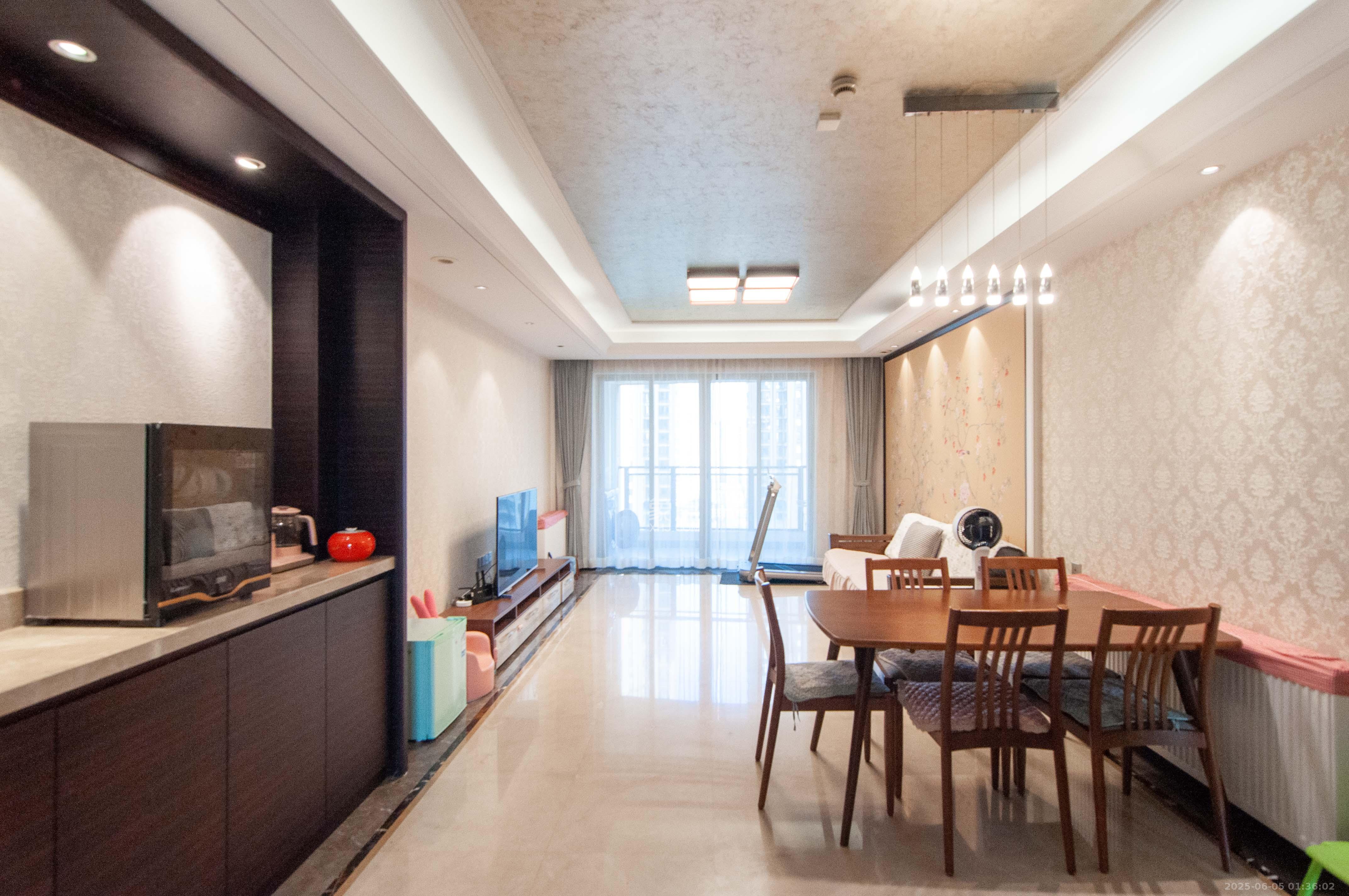 梅溪湖金茂府(金茂广场)(金茂览秀城) 3室2厅2卫 220.0万 梅溪湖金茂府(金茂广场)(金茂览秀城) 3室2厅2卫 220.0万客厅