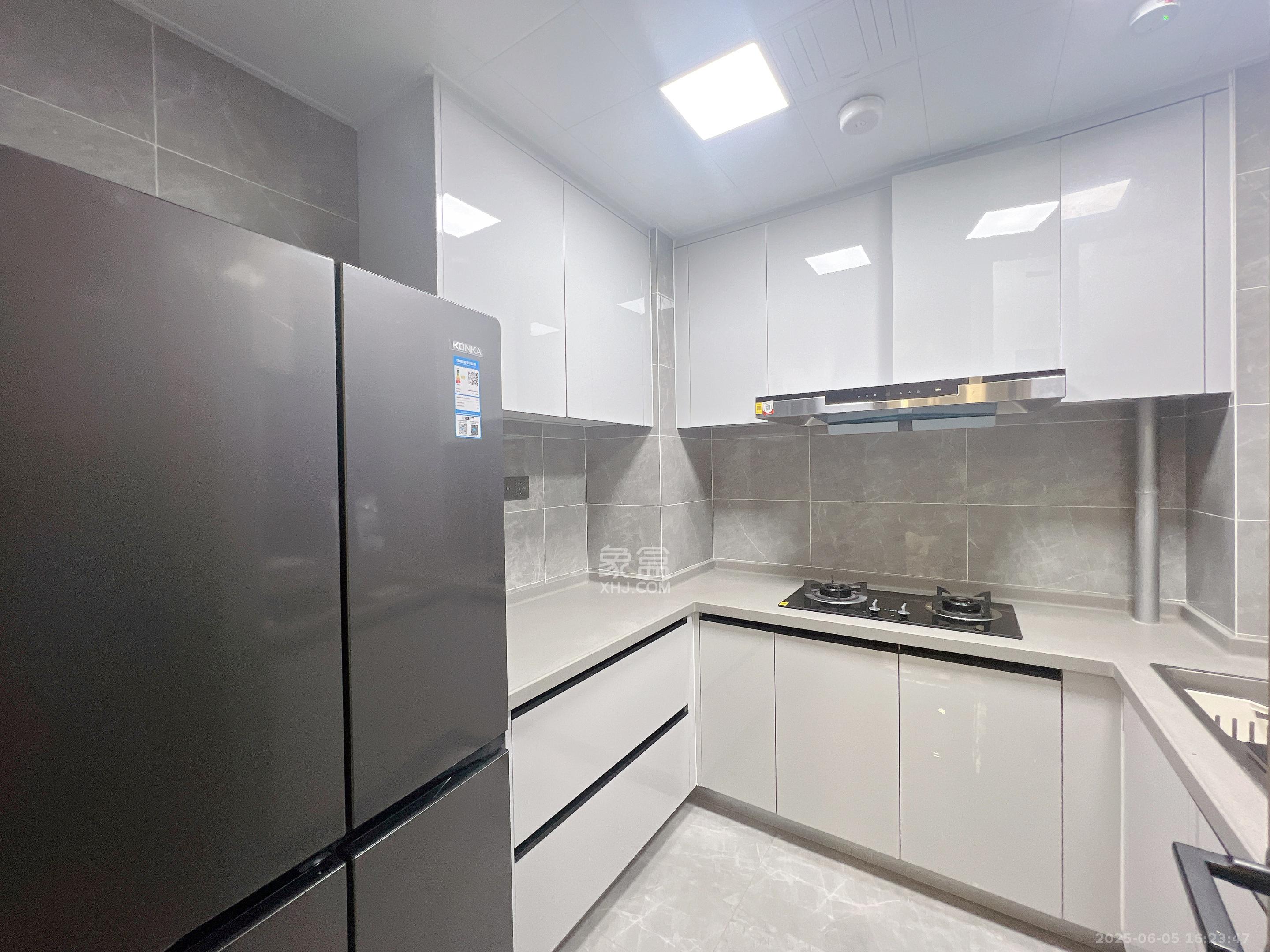 卓越中寰  3室2厅2卫    5000.0元/月室内图